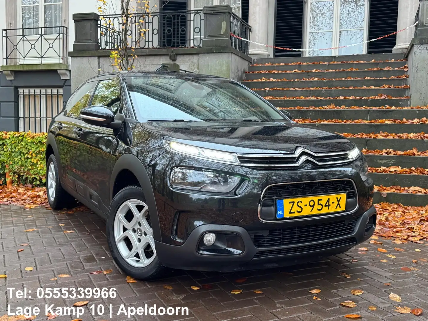 Citroen C4 Cactus 1.2 PureTech Business CarPlay/Navi Climate Cruise Zwart - 2