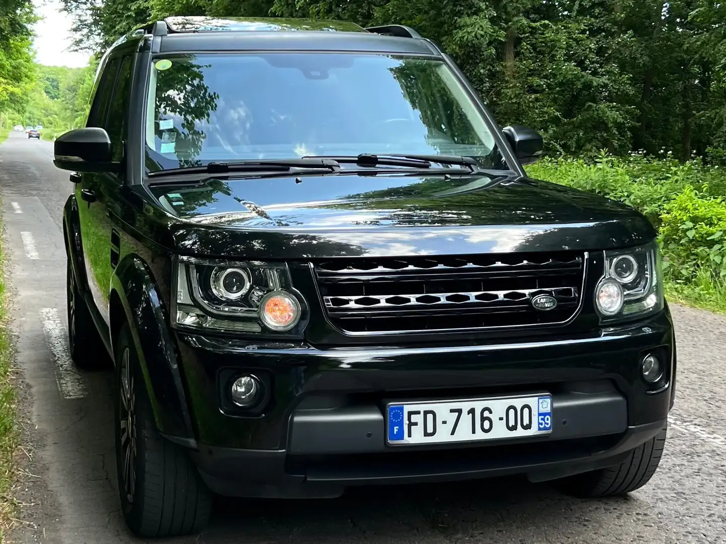 Land Rover Discovery Discovery SDV6 3.0L 188 kW HSE A Negru - 2