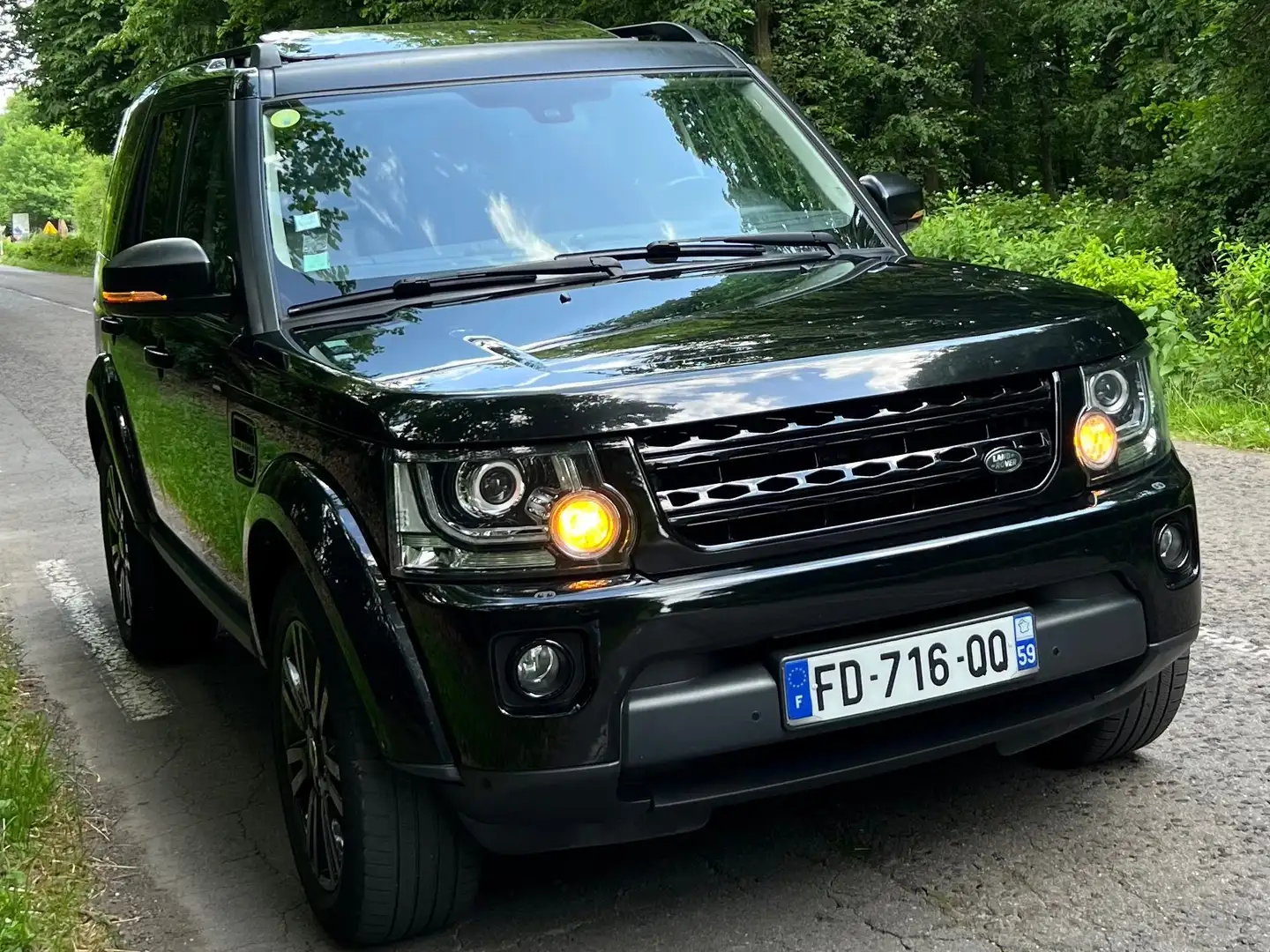Land Rover Discovery Discovery SDV6 3.0L 188 kW HSE A Negru - 1