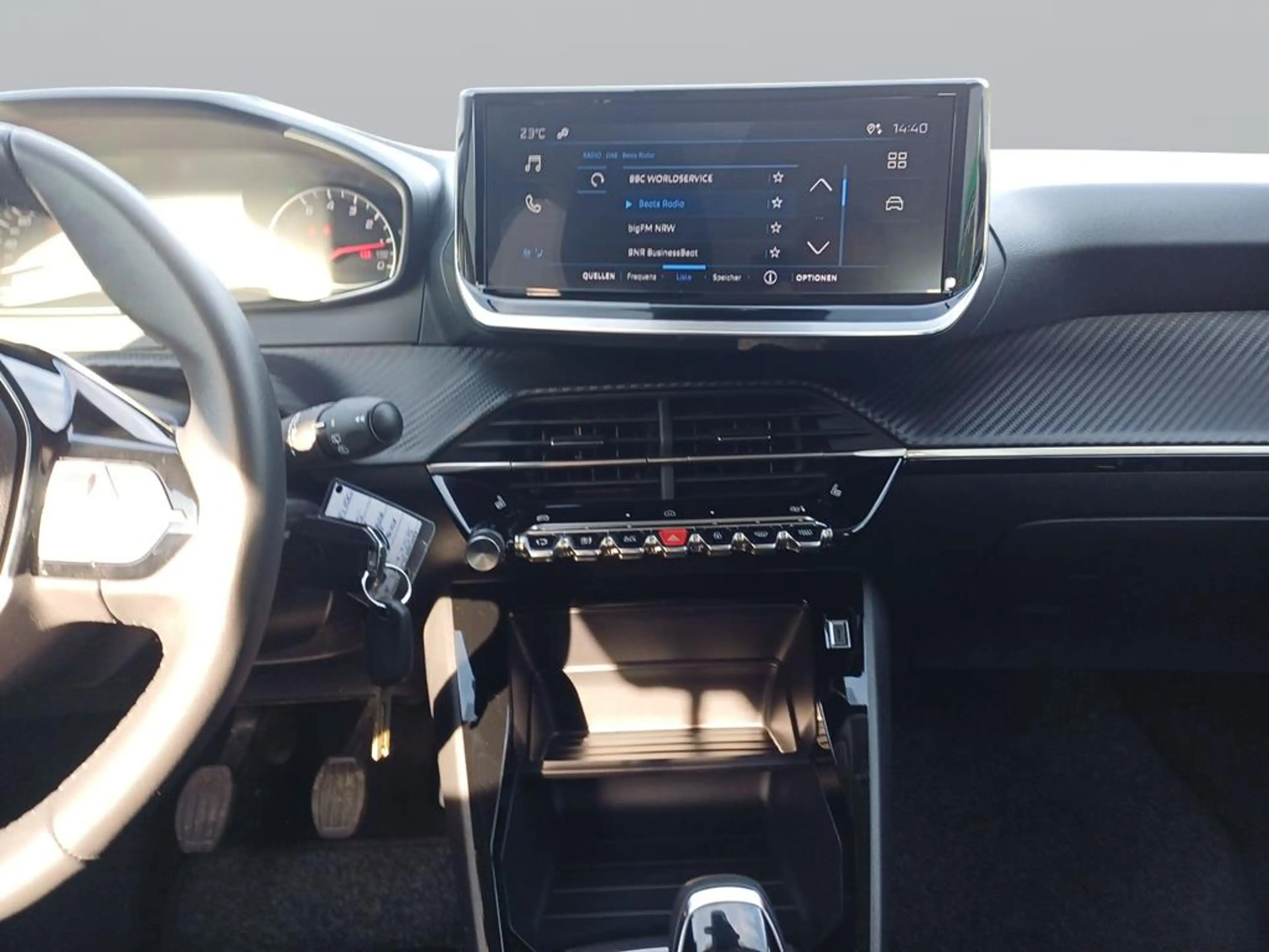 Peugeot 208 Active — photo 12