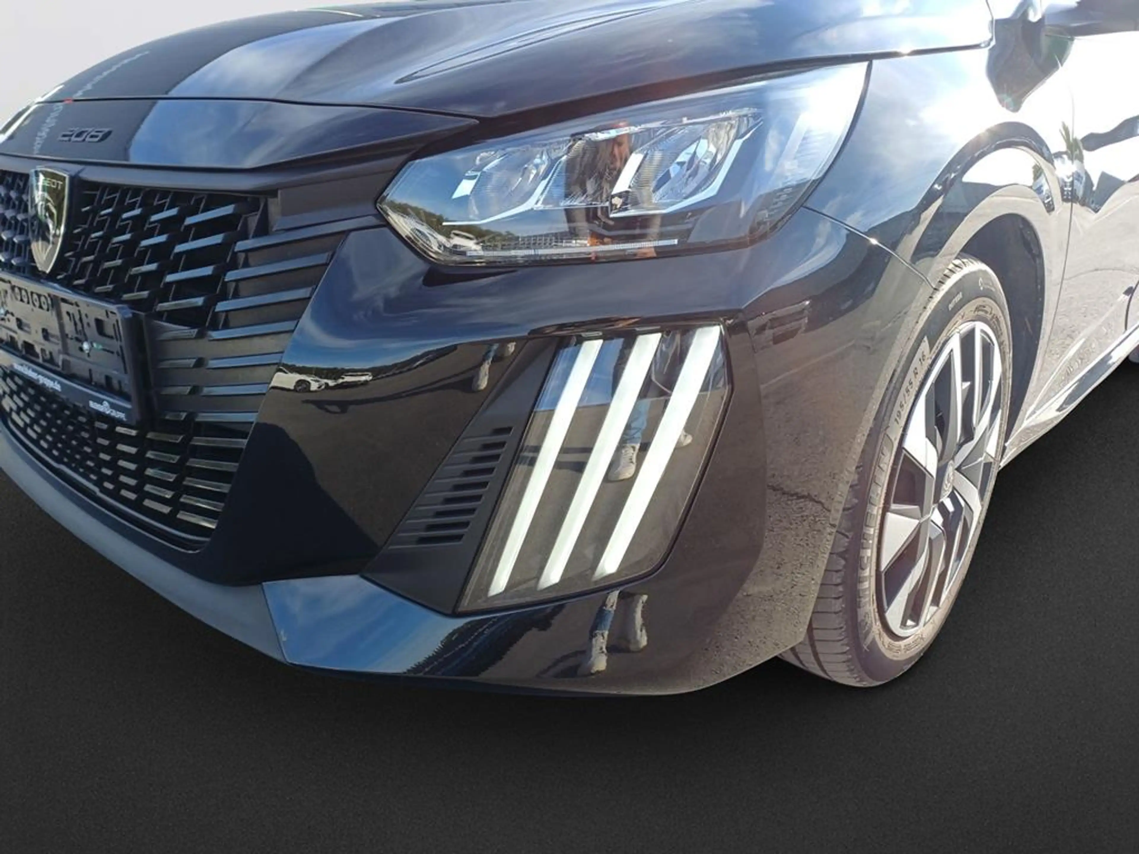 Peugeot 208 Active — photo 9