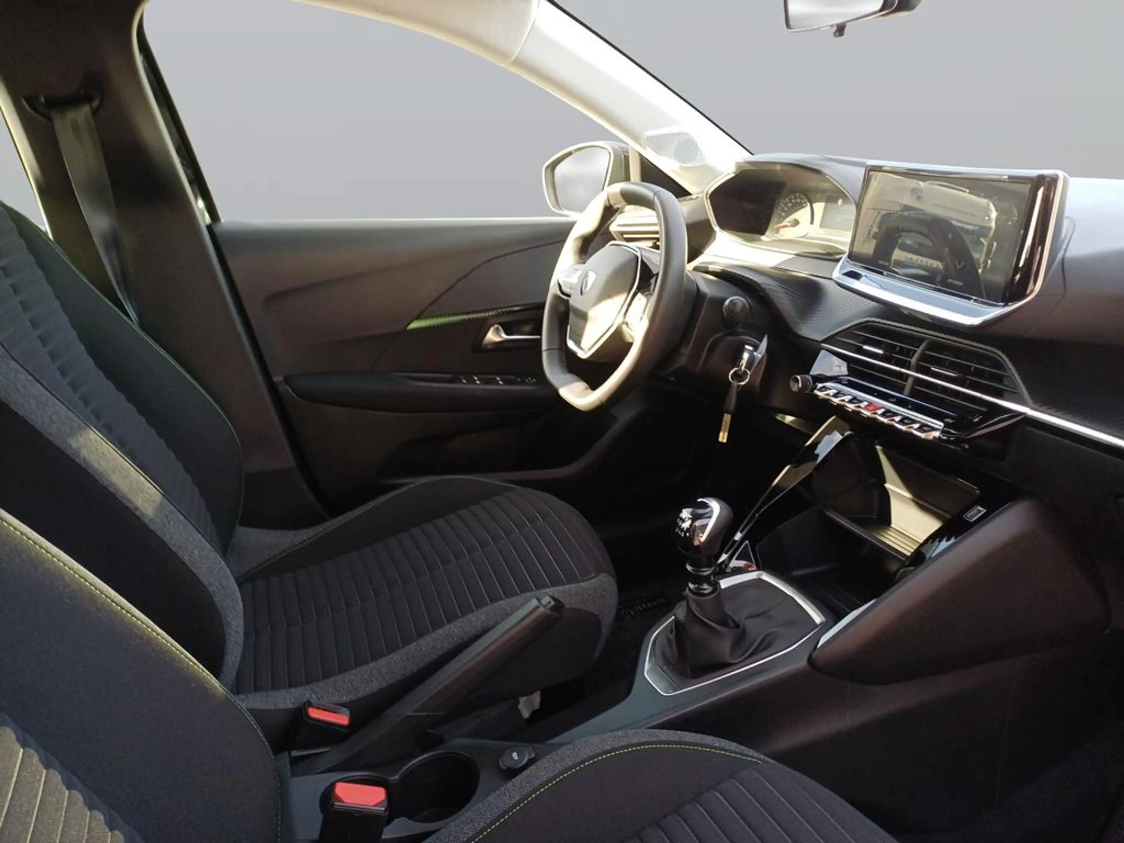 Peugeot 208 Active — photo 11