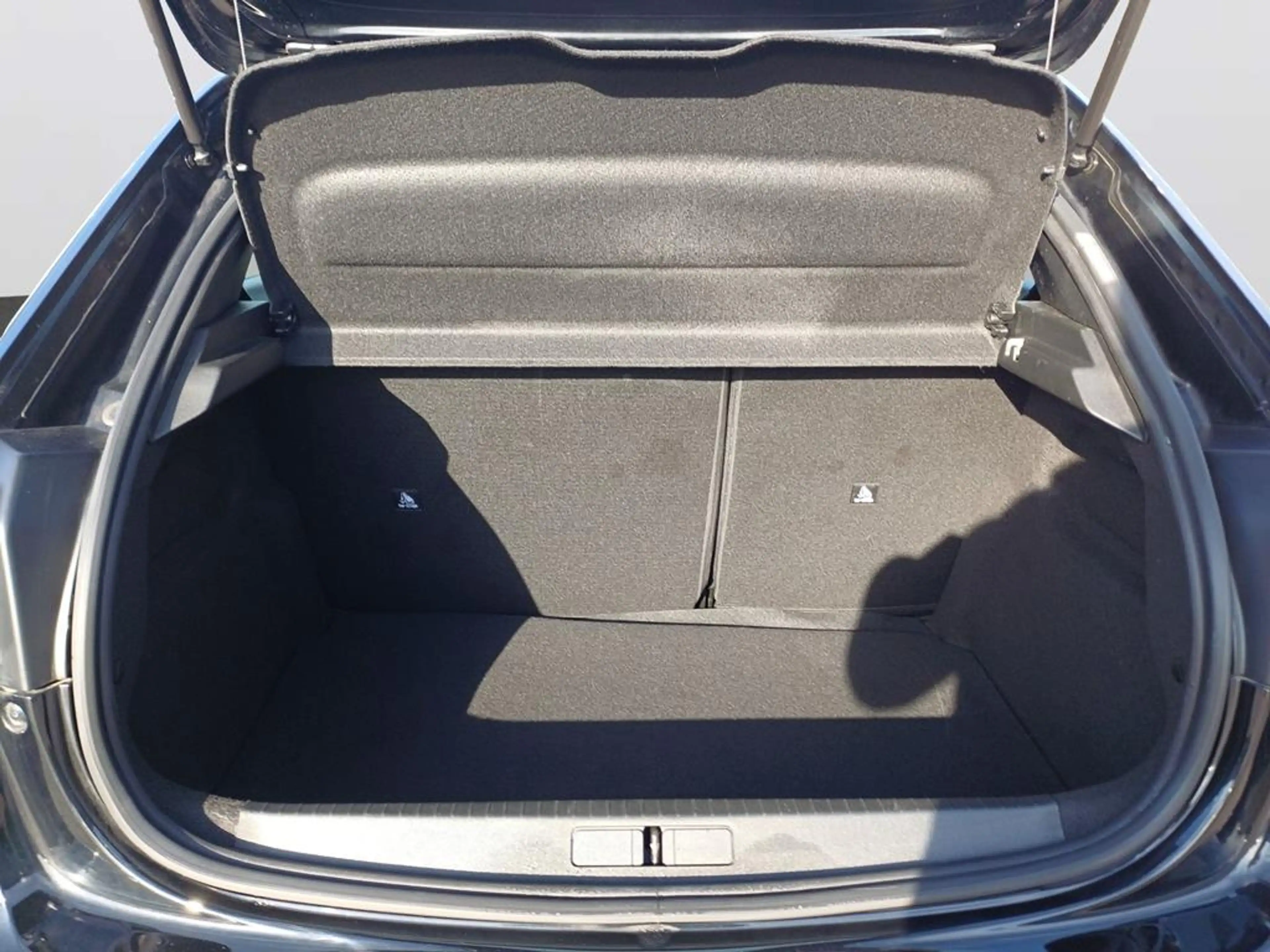 Peugeot 208 Active — photo 7