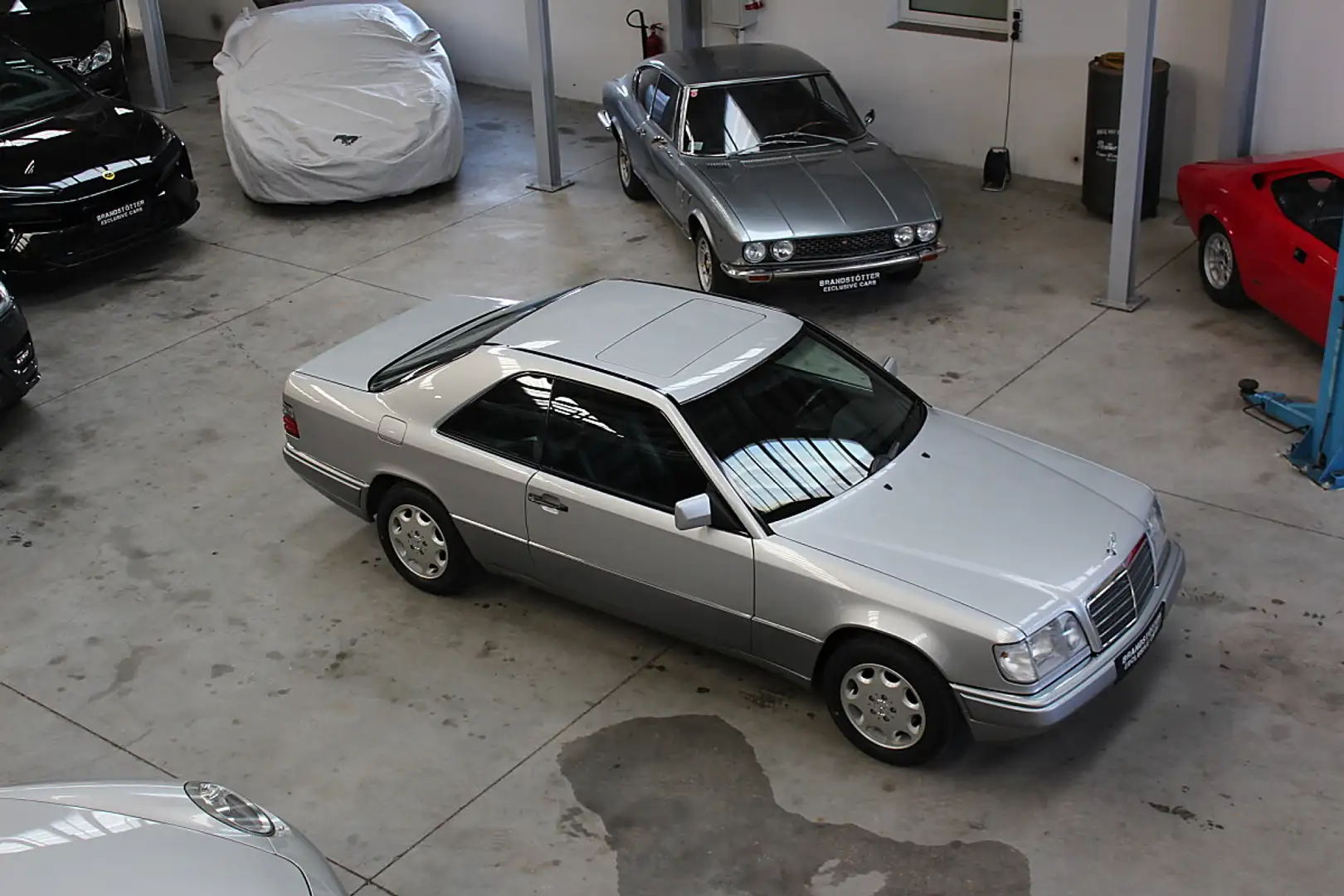 Mercedes-Benz E 200 Coupé Aut. Servicegepflegt Silber - 1