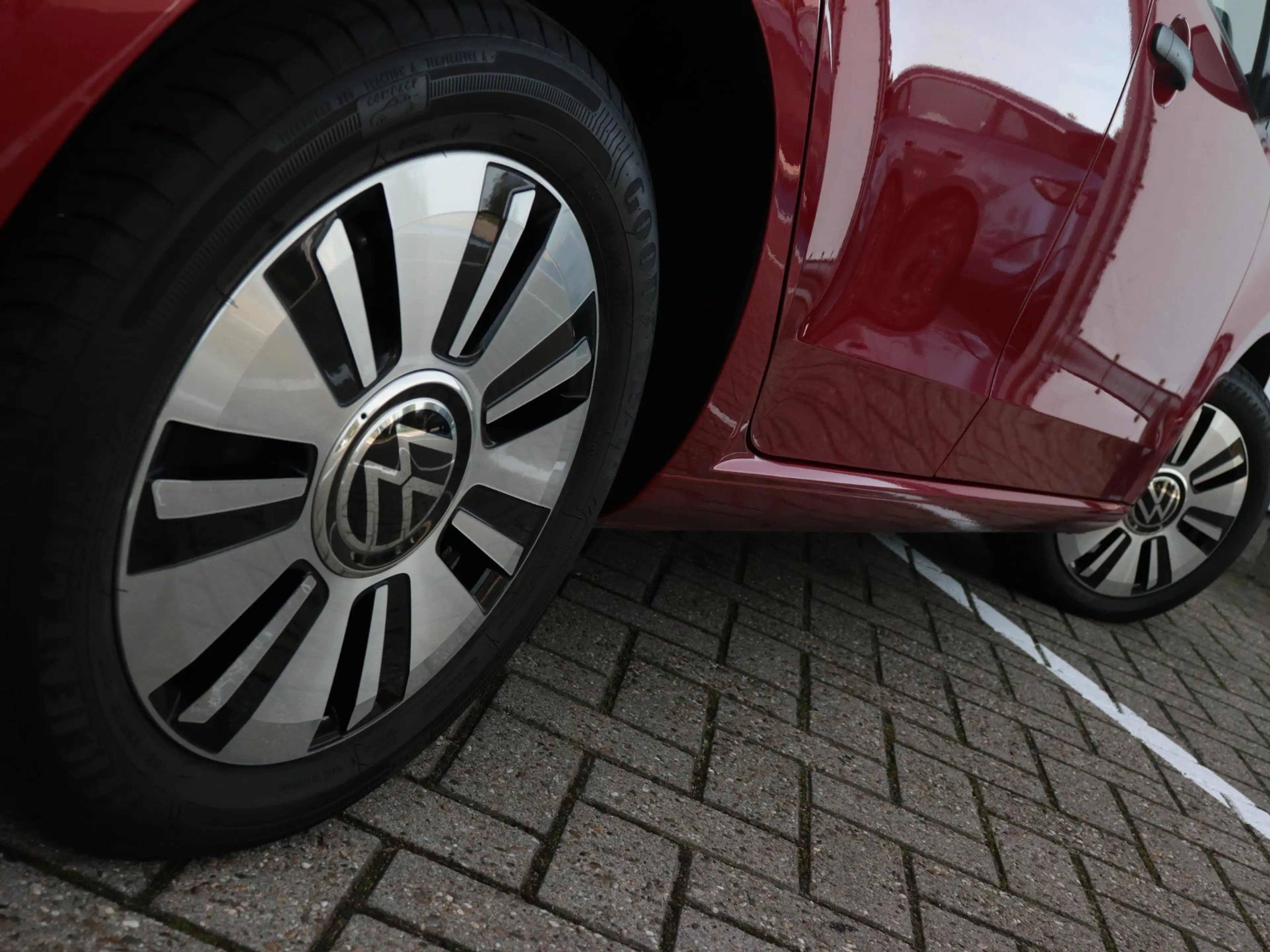 Volkswagen e-up! | Cruise Control | LMV | 5 Deurs | Airco | Multifu — photo 6
