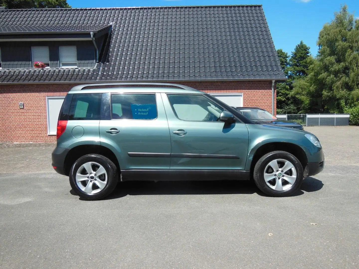 Skoda Yeti 2.0 TDI 4x4 Active AHK/SHZ/PDC Vert - 2