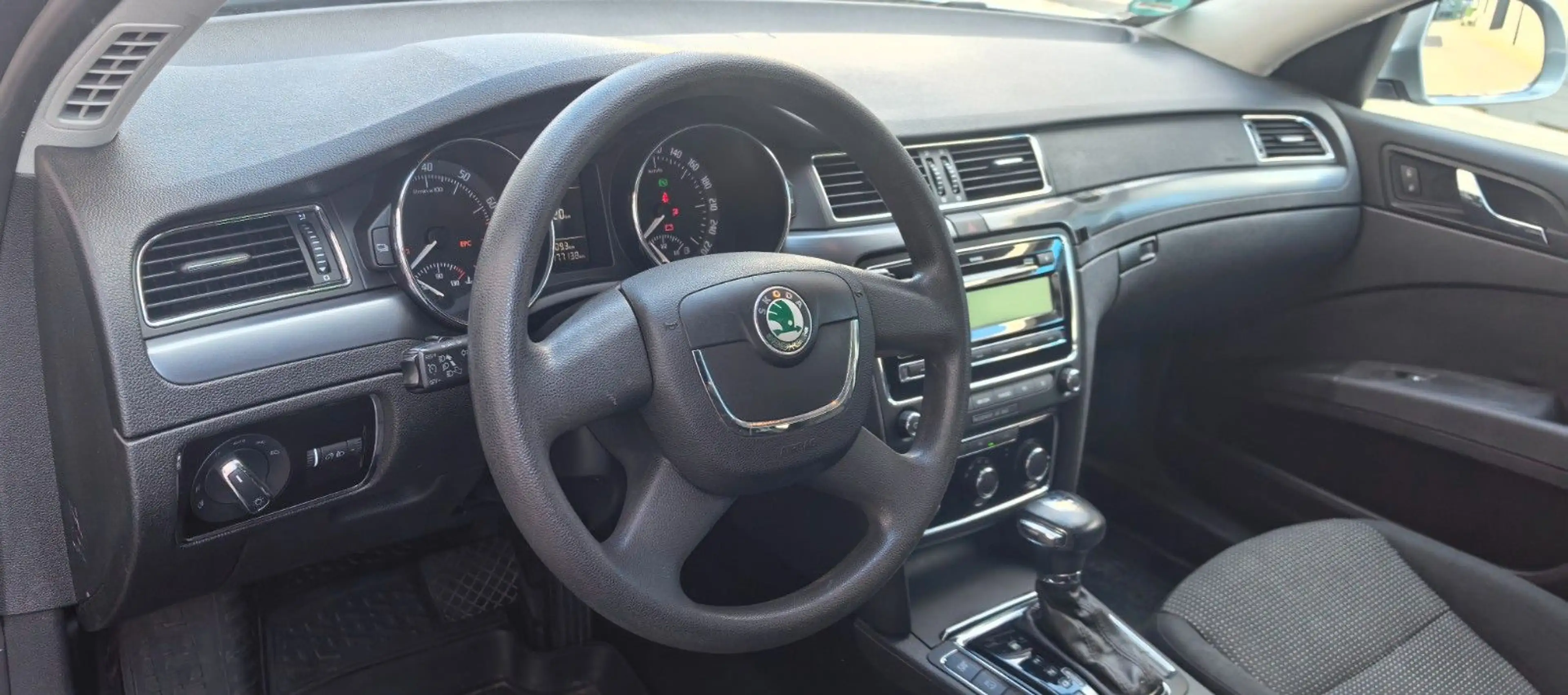 Skoda Superb Comfort Schiebedach/PDC — photo 23
