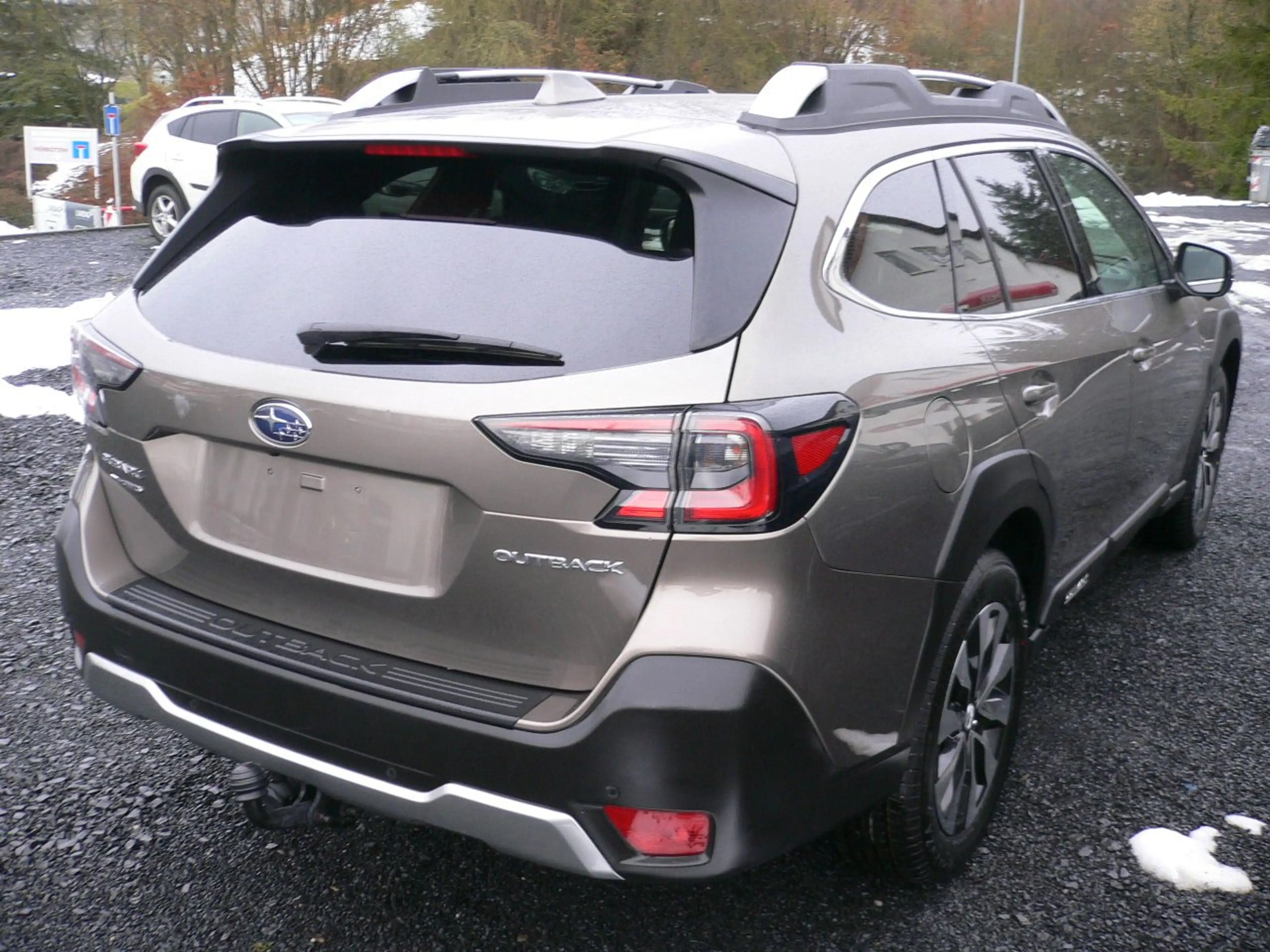 Subaru OUTBACK 2.5i Platinum Lineartronic mit Anhängerkupplung — photo 2