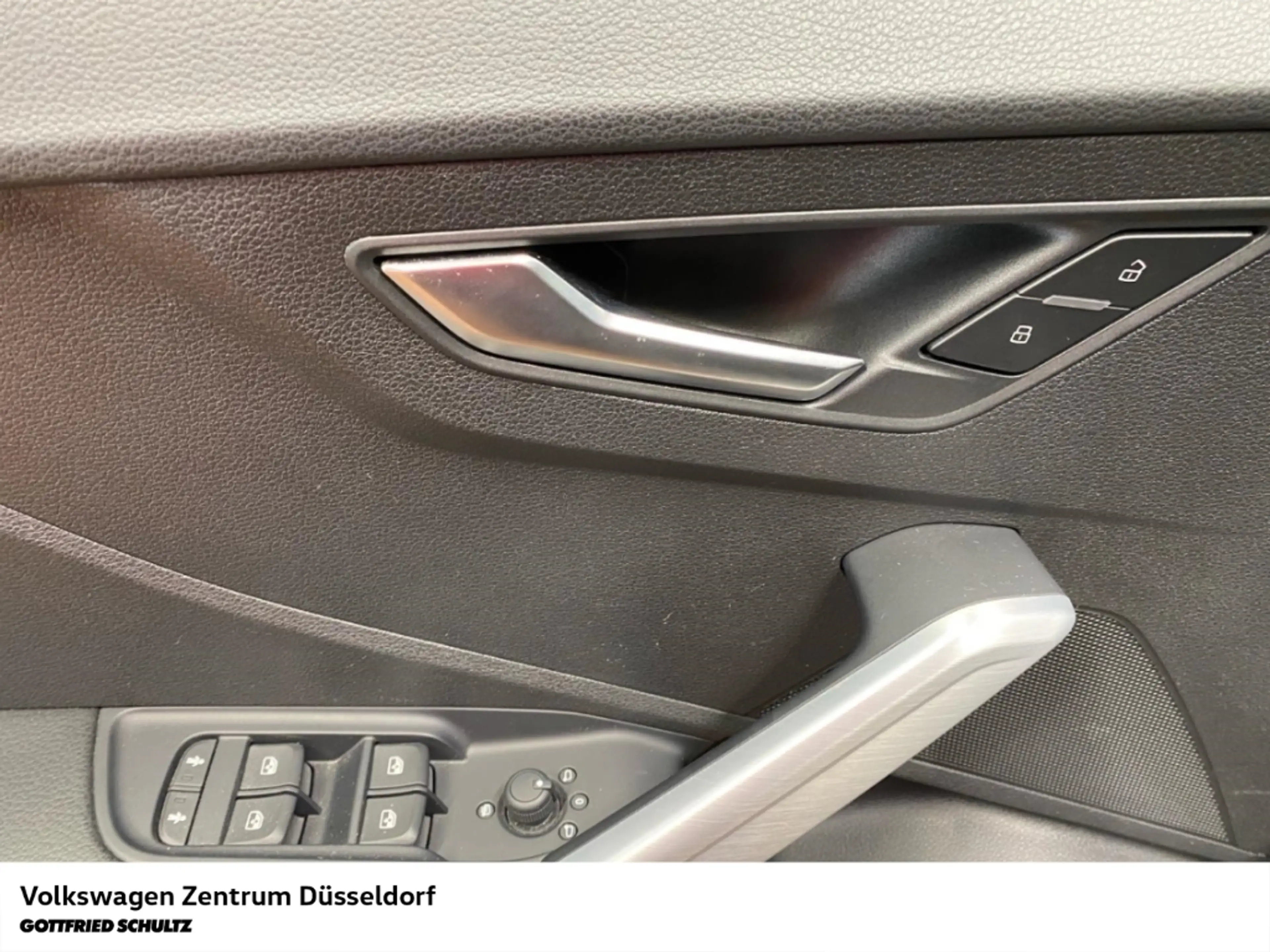 Audi Q2 Sport 30 TSI AHK Navi LED GRA — photo 11