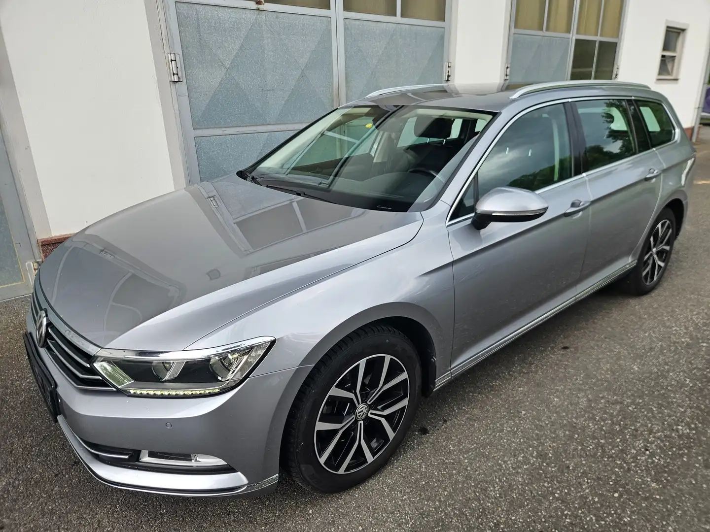 Volkswagen Passat Variant Passat Variant Highline 2,0 TDI SCR DSG Highline Silber - 1