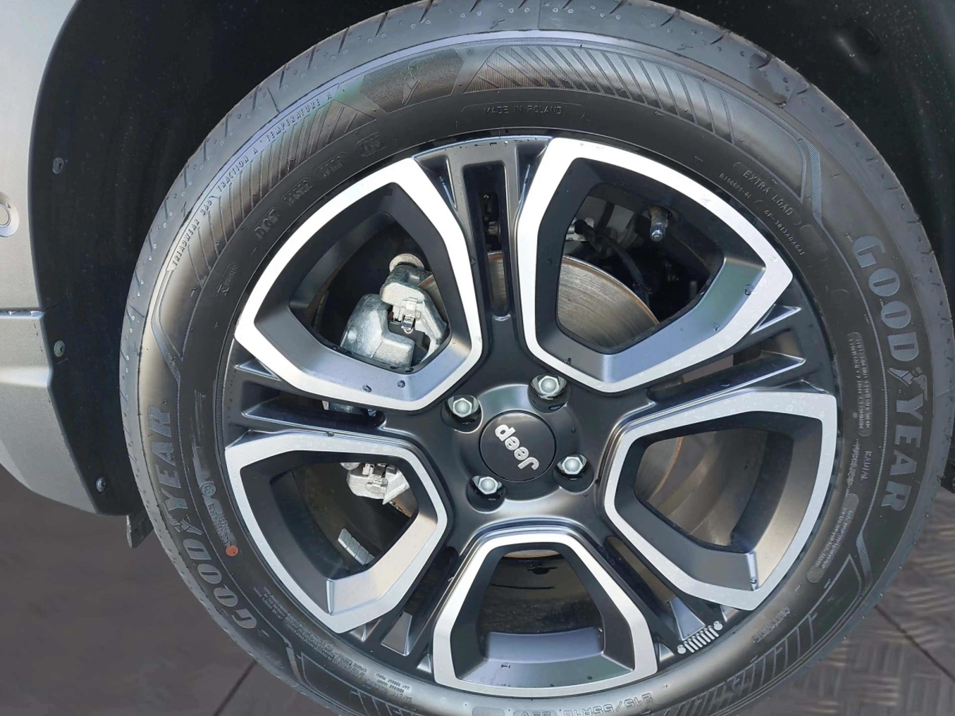 Jeep Avenger e-Hybrid MY25-1.2 e-DCT6 Summit — photo 14