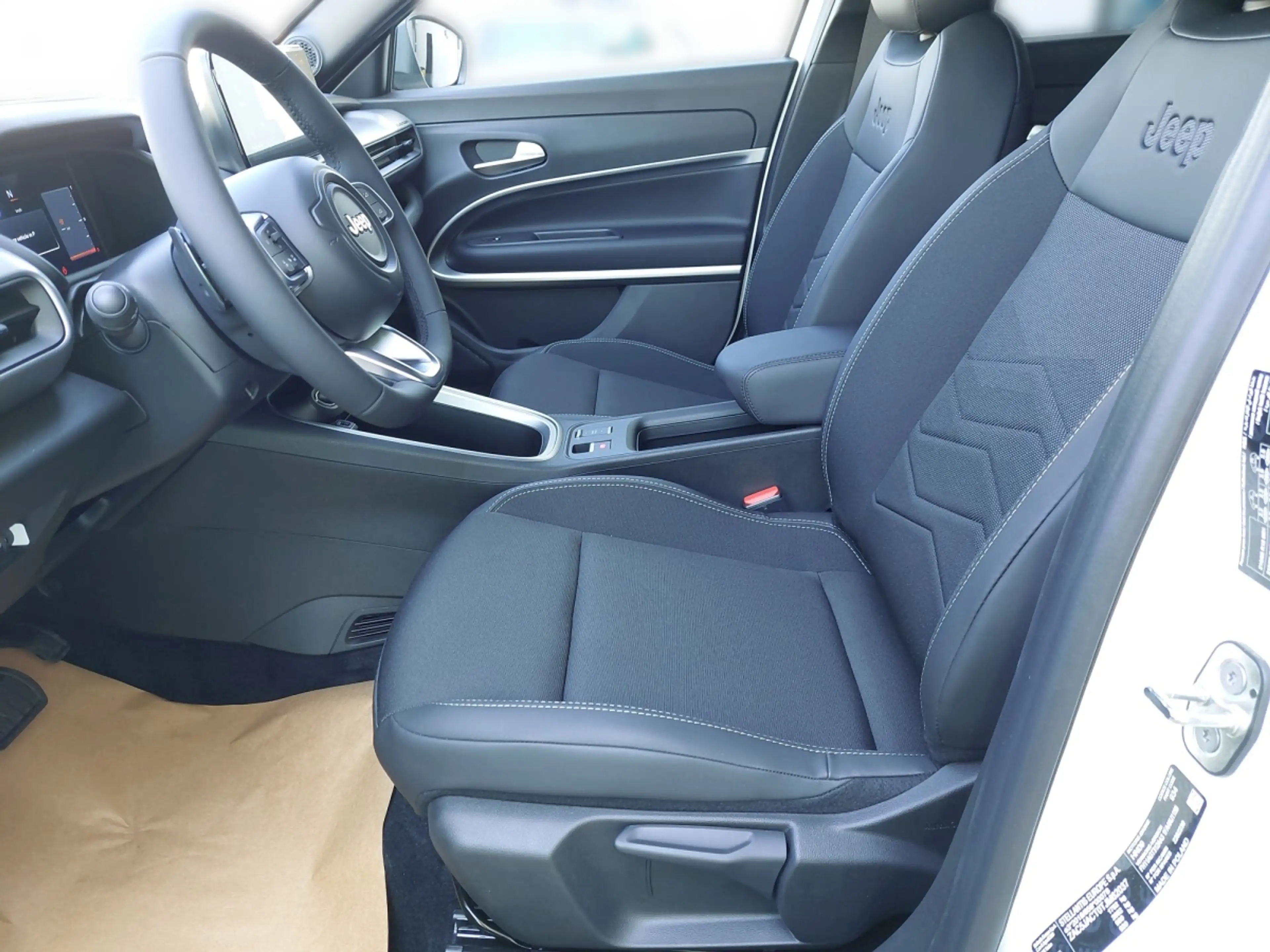 Jeep Avenger e-Hybrid MY25-1.2 e-DCT6 Summit — photo 5