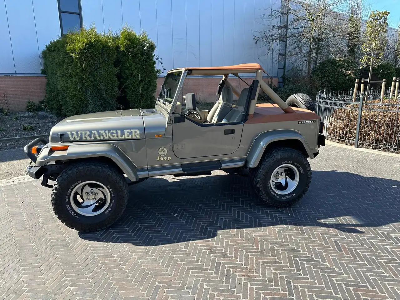 Jeep Wrangler 4.0i Sahara 6 cilinder YJ Cabrio met softtop, foto 2