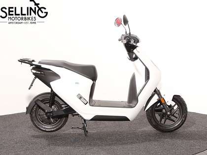 Honda EM1 e Pearl Sunbeam White NHA66
