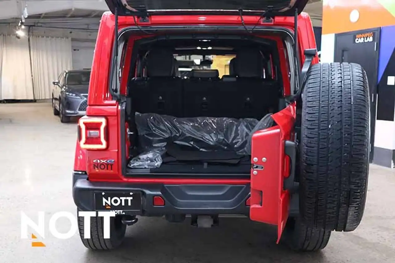 Jeep Wrangler снимка Jeep Wrangler
