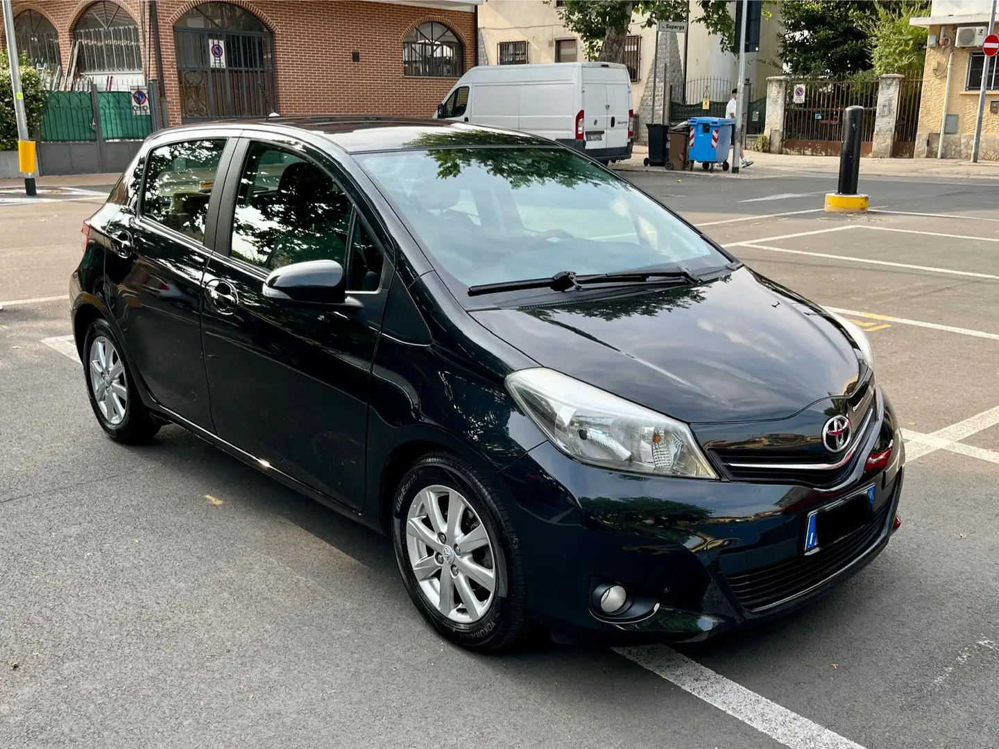 Toyota Yaris Yaris III 2012 5p 1.4 d-4d Lounge Nero - 1