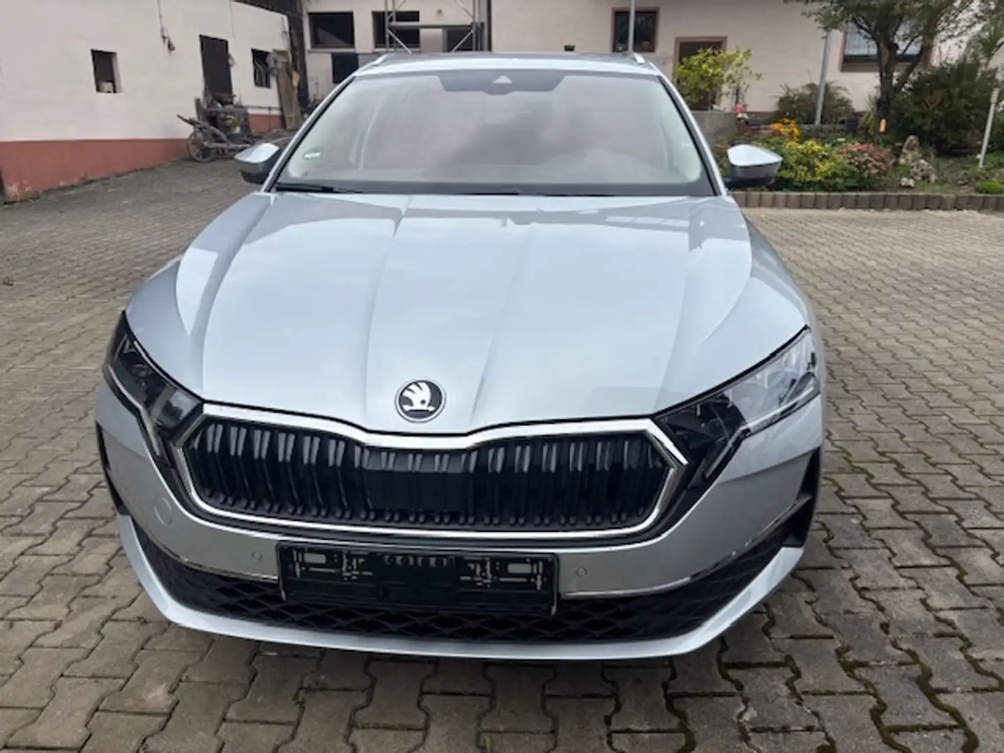 Skoda Octavia 1.5 TSI mHEV 110 kW Selection,AHK,SHZ,RFK,ACC Plateado - 1