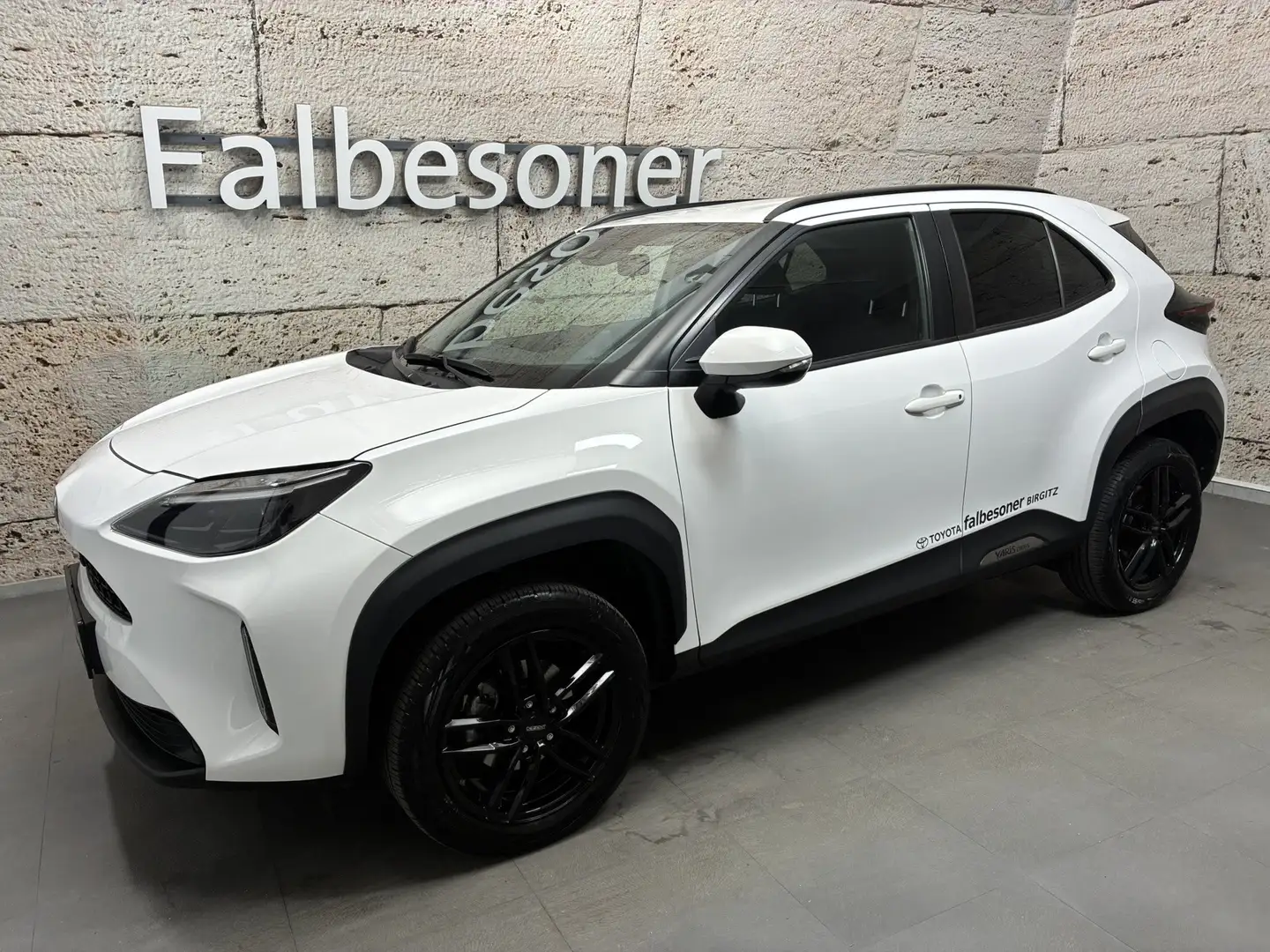 Toyota Yaris Cross 1,5 VVT-i Hybrid Active Drive Weiß - 2