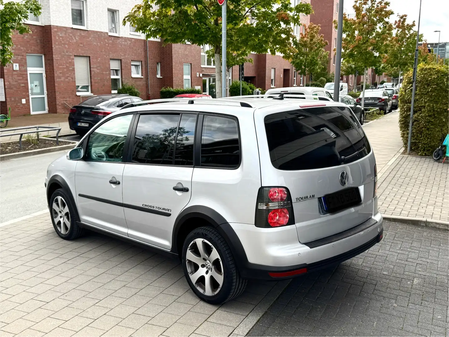 Volkswagen Touran 1.9 TDI DPF DSG Conceptline Cross Edition - 2