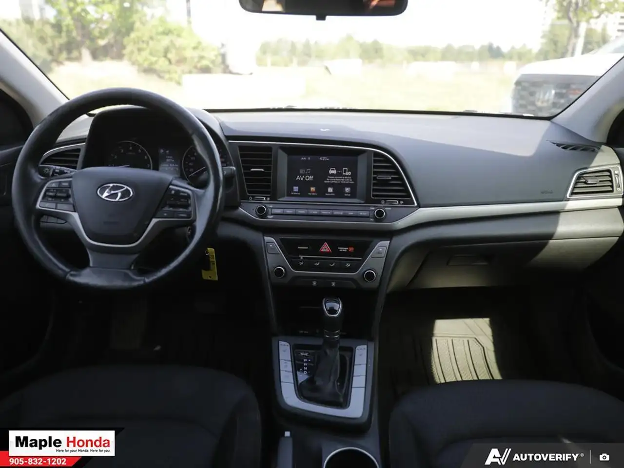 Hyundai ELANTRA photo Hyundai ELANTRA