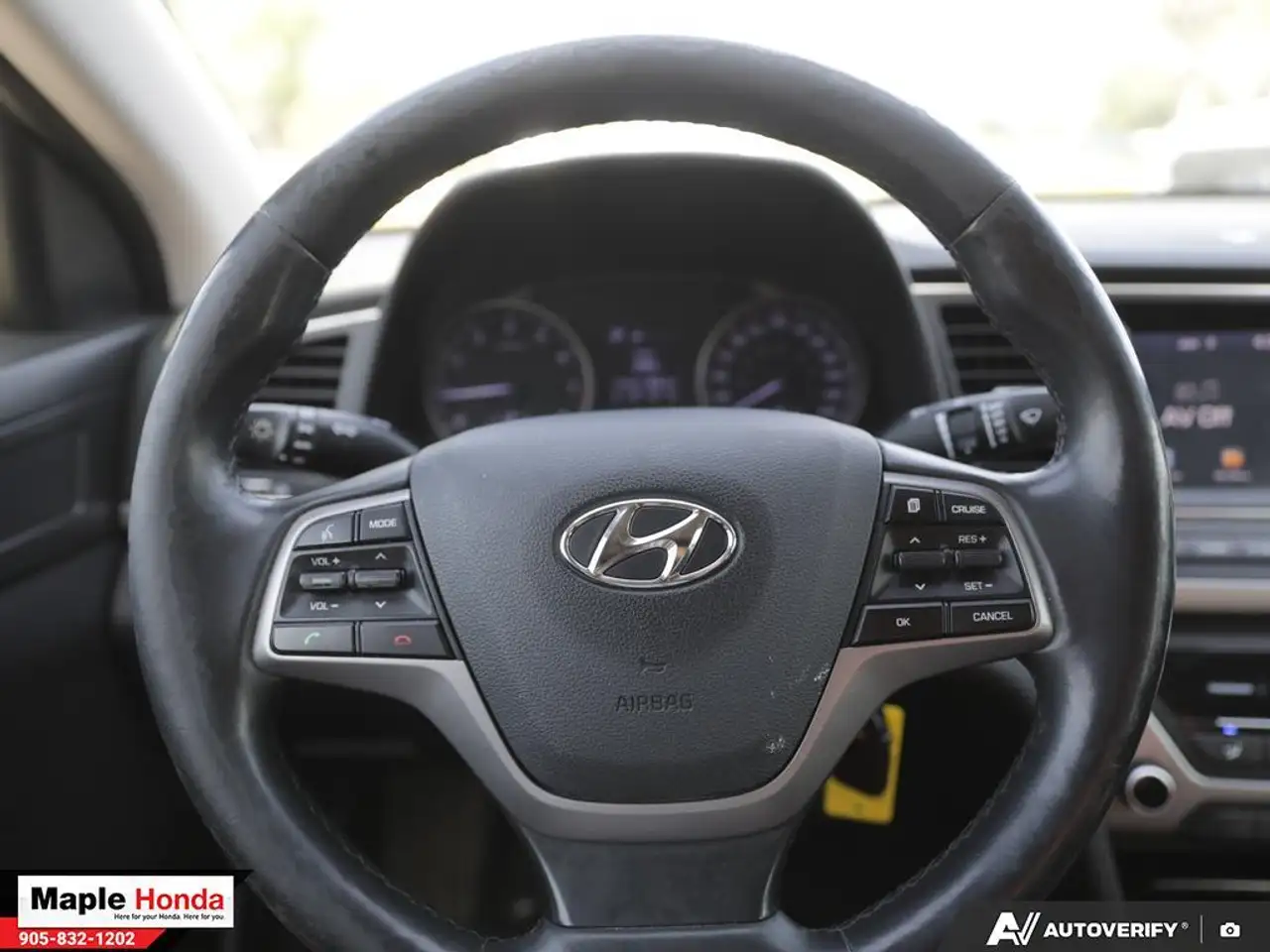 Hyundai ELANTRA photo Hyundai ELANTRA