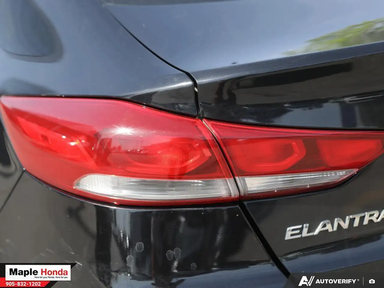 Hyundai ELANTRA photo Hyundai ELANTRA