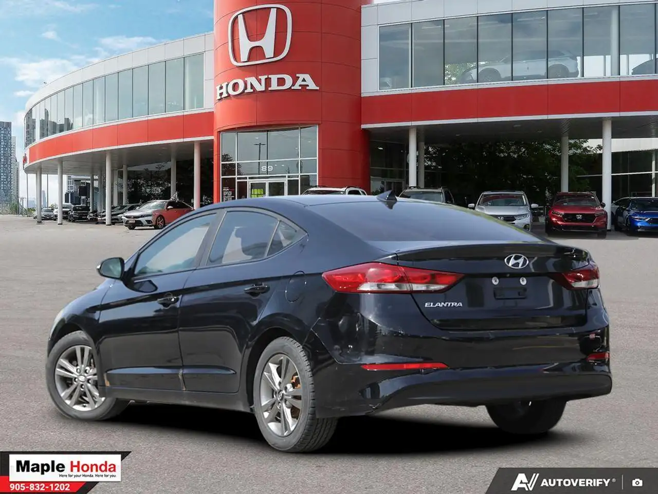 Hyundai ELANTRA photo Hyundai ELANTRA