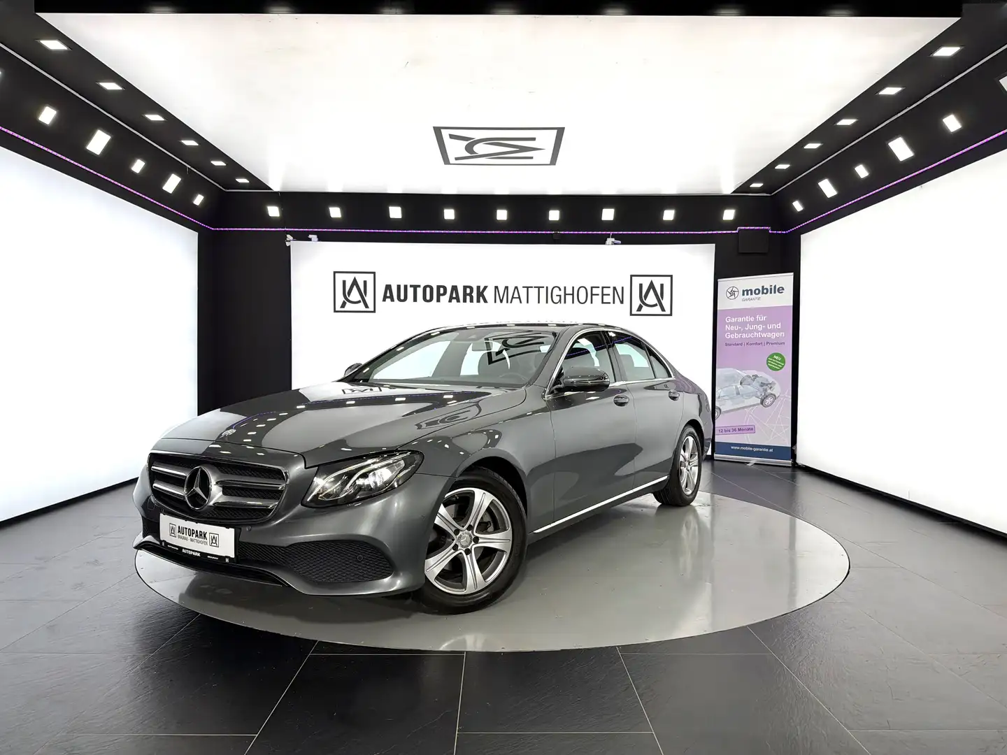 Mercedes-Benz E 220 d Avantgarde Aut. *KAMERA*AHK* Grau - 1