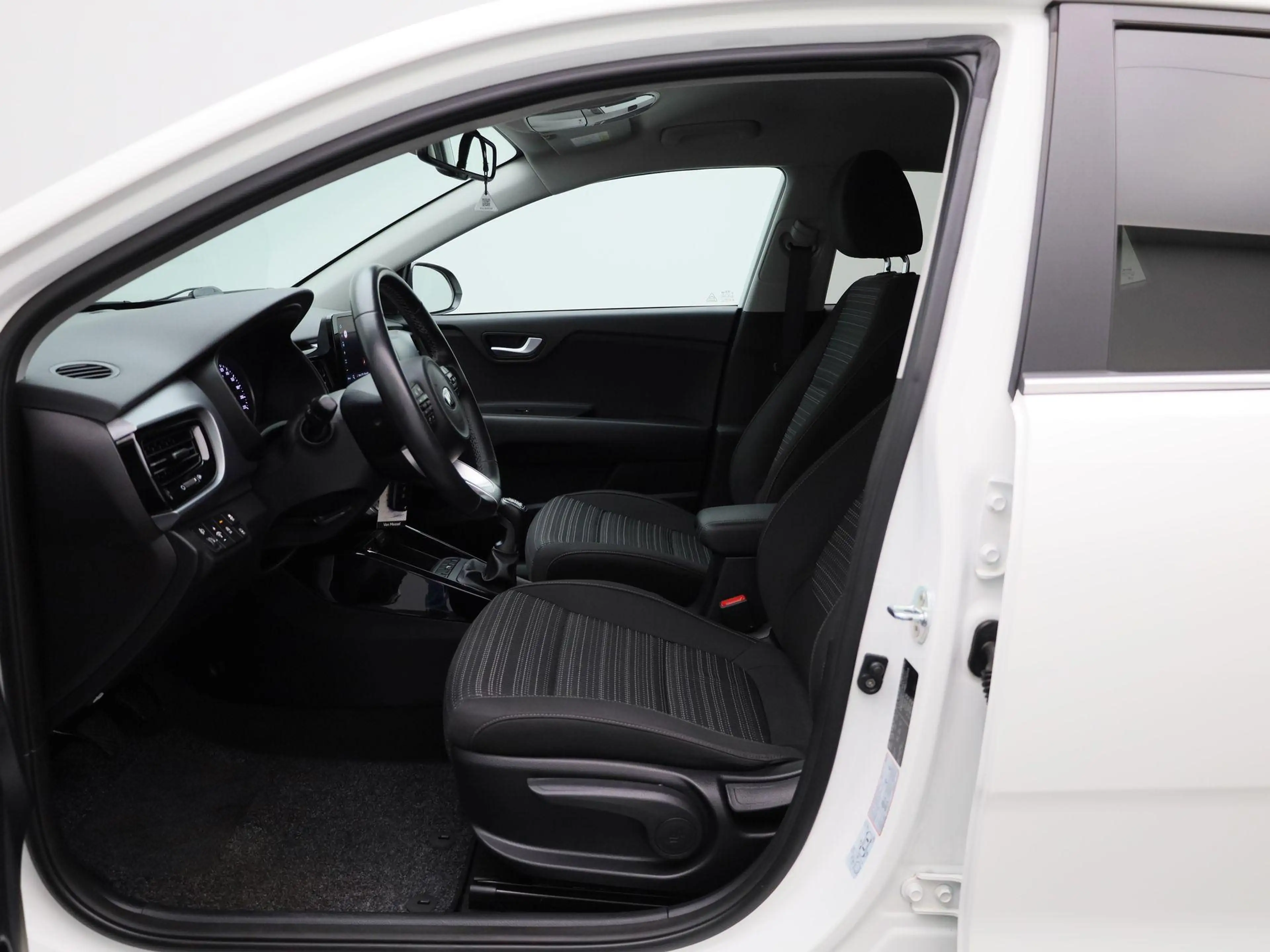 Kia Stonic 1.0 T 100 More — photo 9
