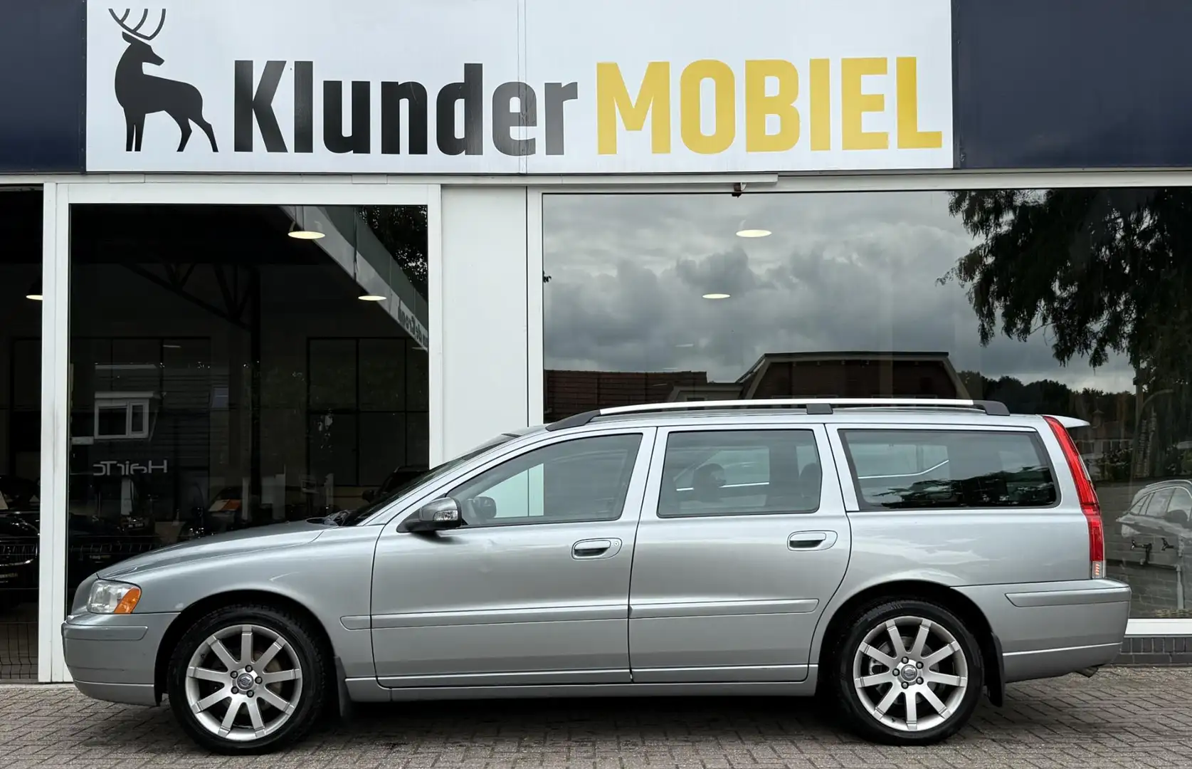 Volvo V70 2.4 Edition Sport Aut. |Leder|PDC|Trekhaak| Grigio - 2
