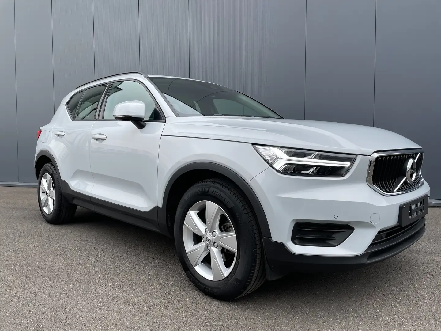 Volvo XC40 T2 Momentum Core CAM CC LKA TOWBAR 17' Zilver - 2