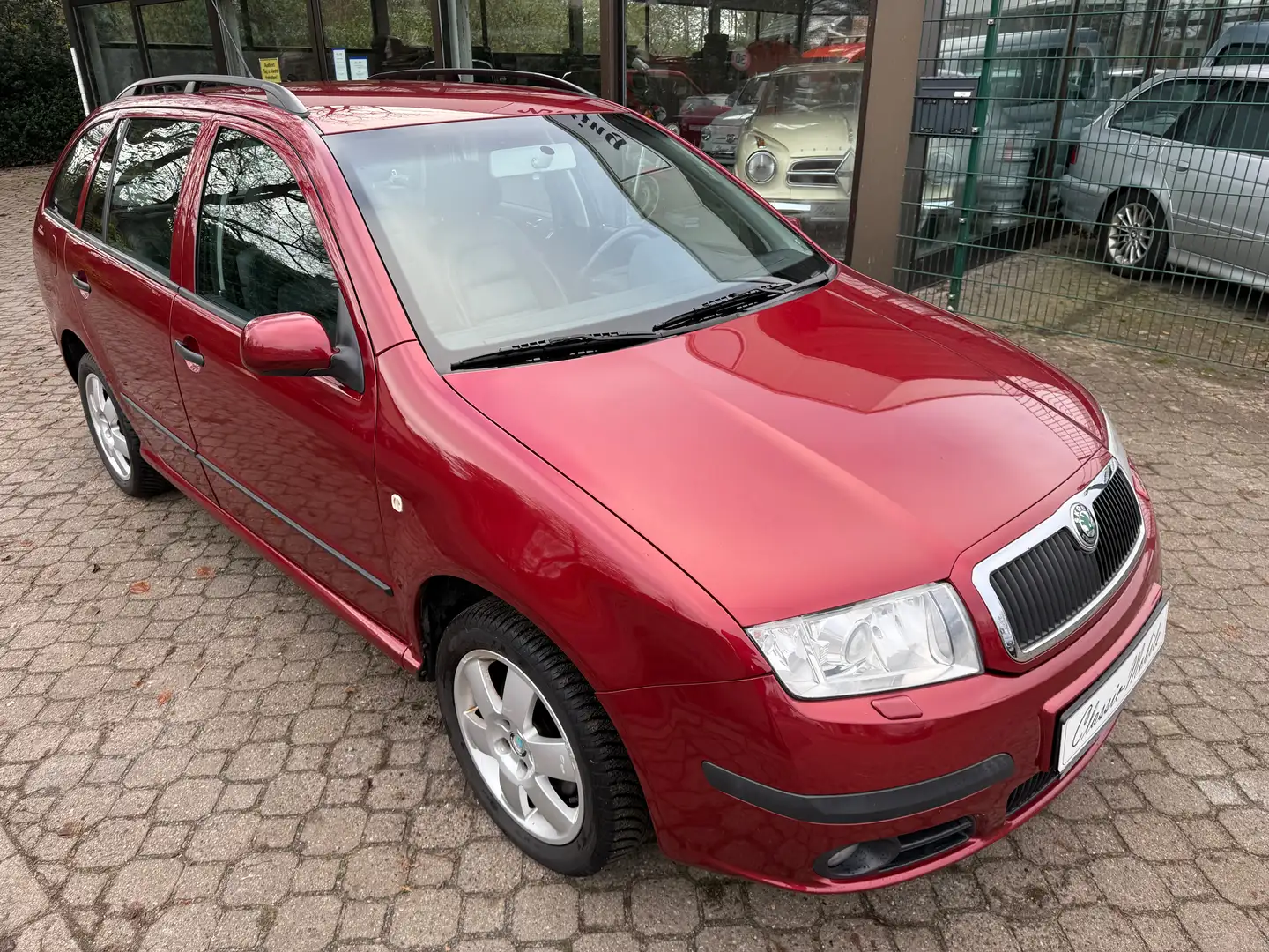 Skoda Fabia Combi 1.4 16V Elegance *Leder*Xenon*AHK*SHZ*PDC* Rot - 1