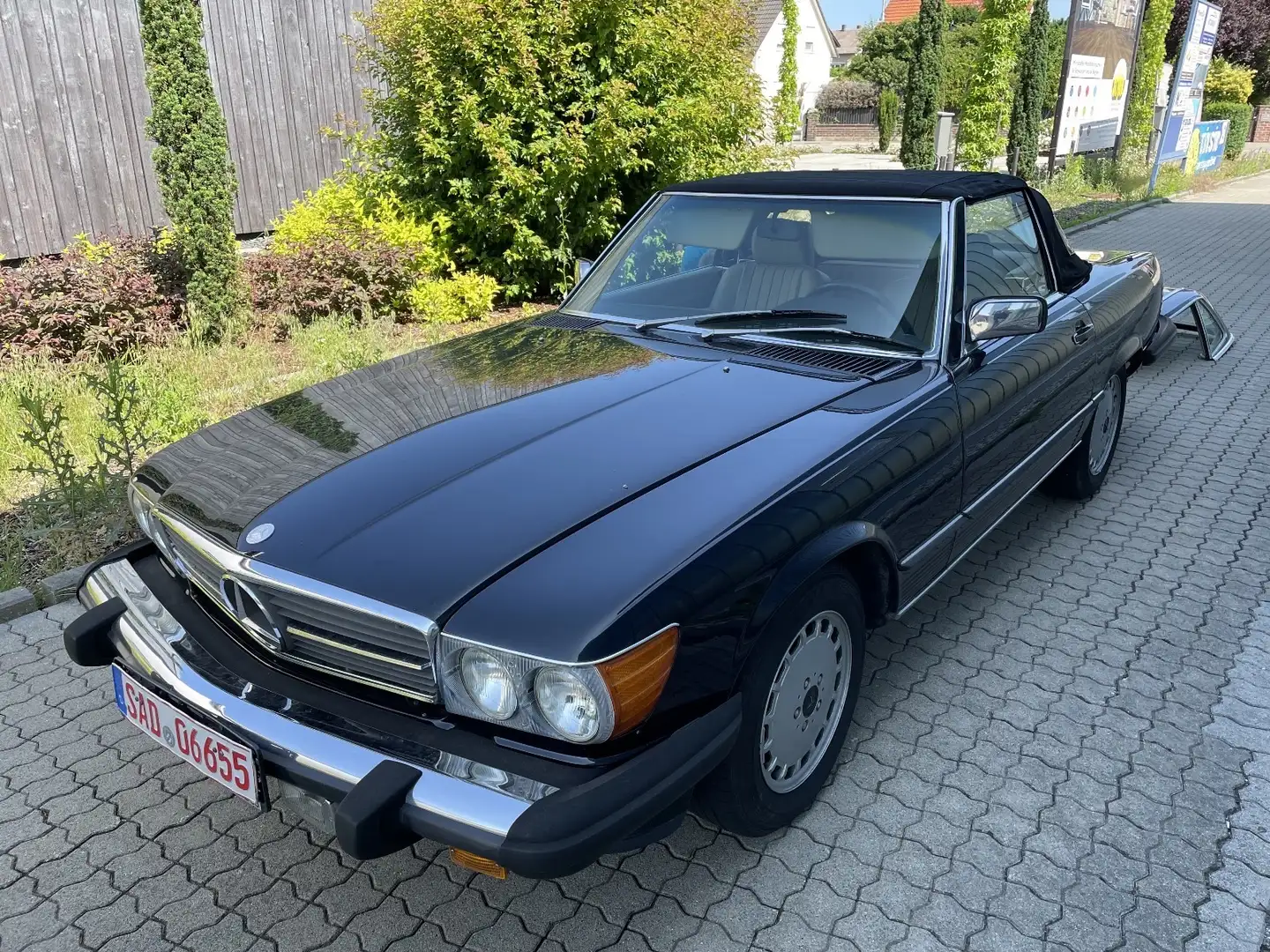Mercedes-Benz SL 560 Oldtimer mit Wertgutachten und Hardtop Black - 1