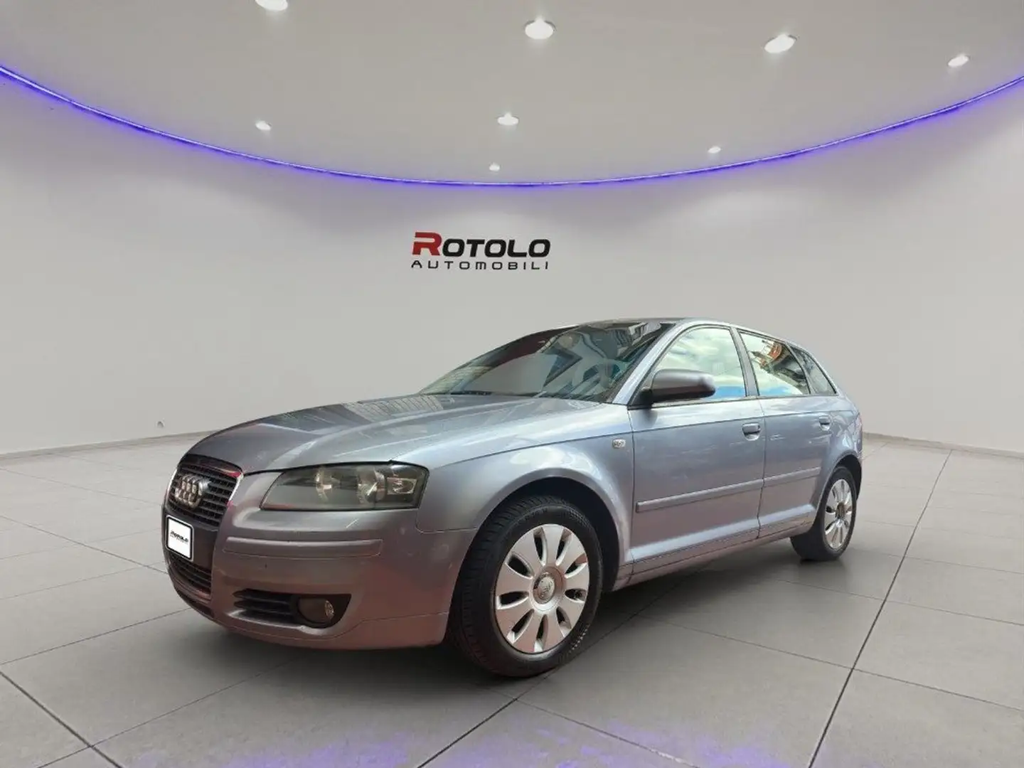 Audi A3 1.6 16V FSI Attraction Blau - 1