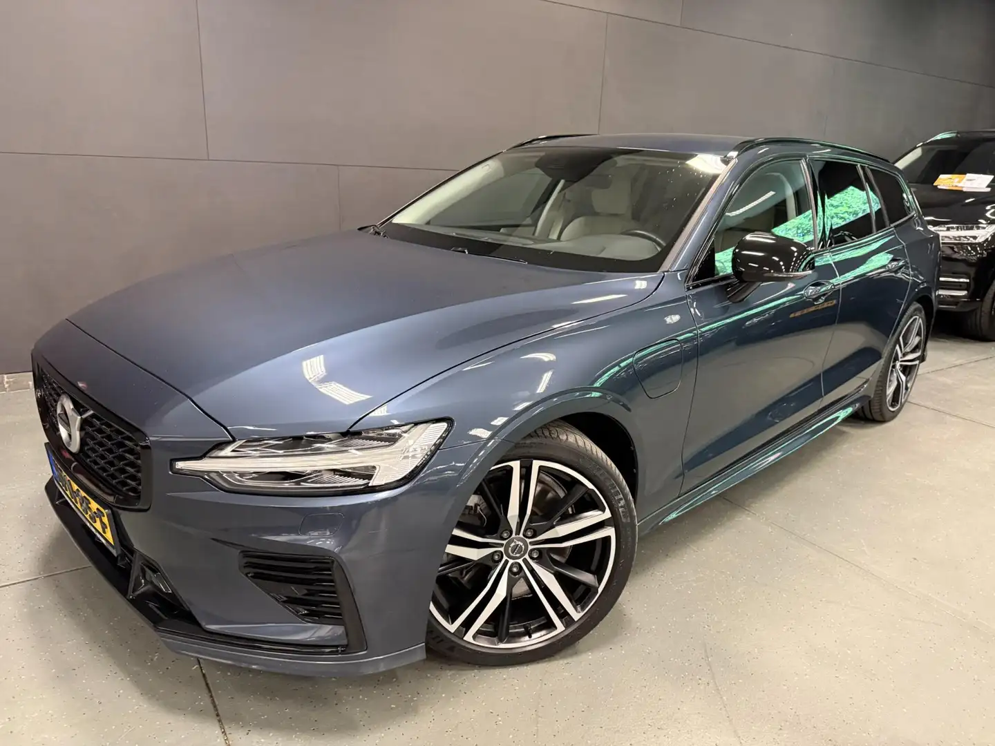 Volvo V60 2.0 T6 Recharge AWD R-Design NAVI/DAB/LED/LEDER/H- Blau - 2