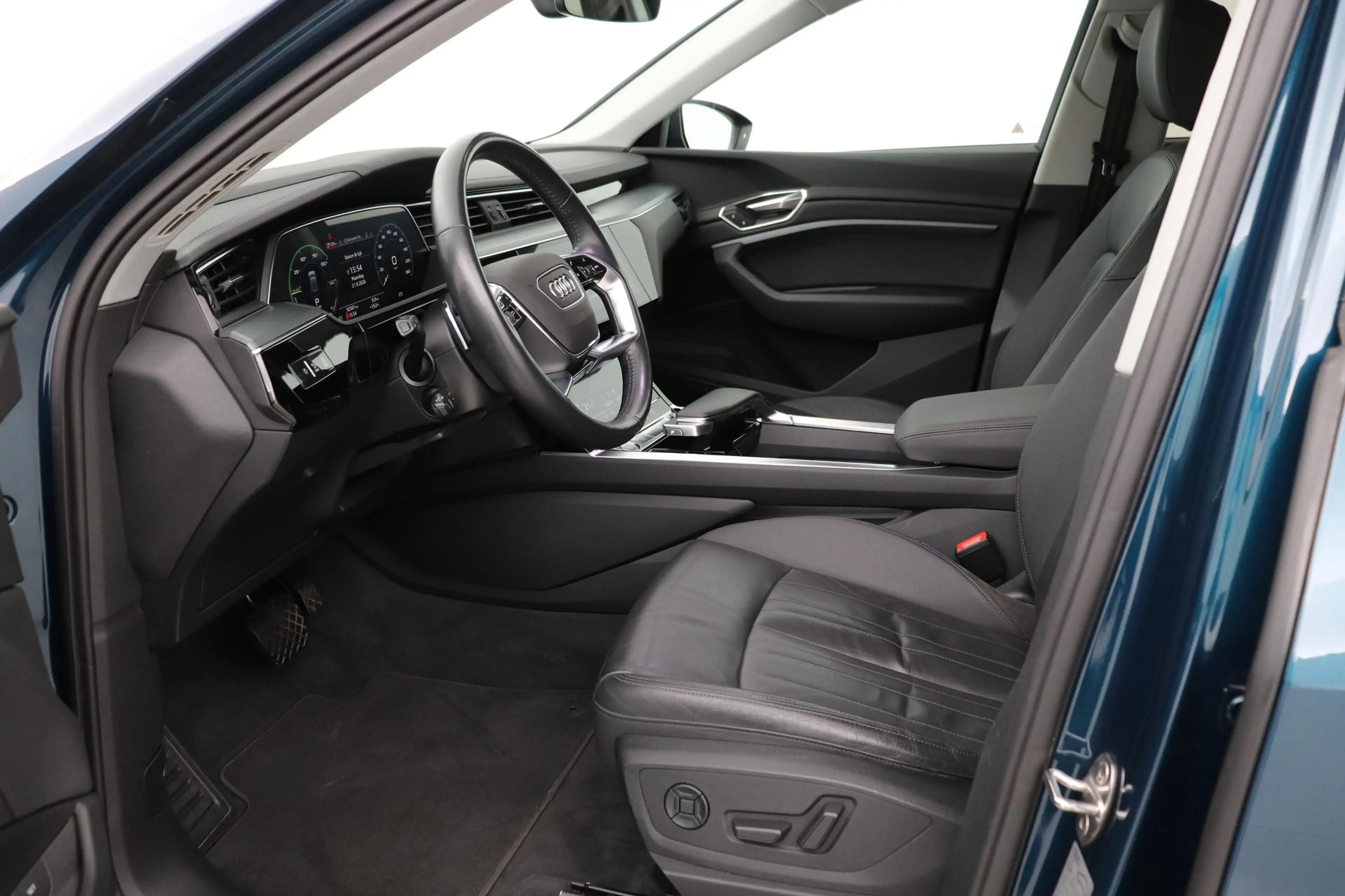 Audi e-tron 55 Quattro Advanced 95 kWh | Luchtvering | Panoram — photo 3