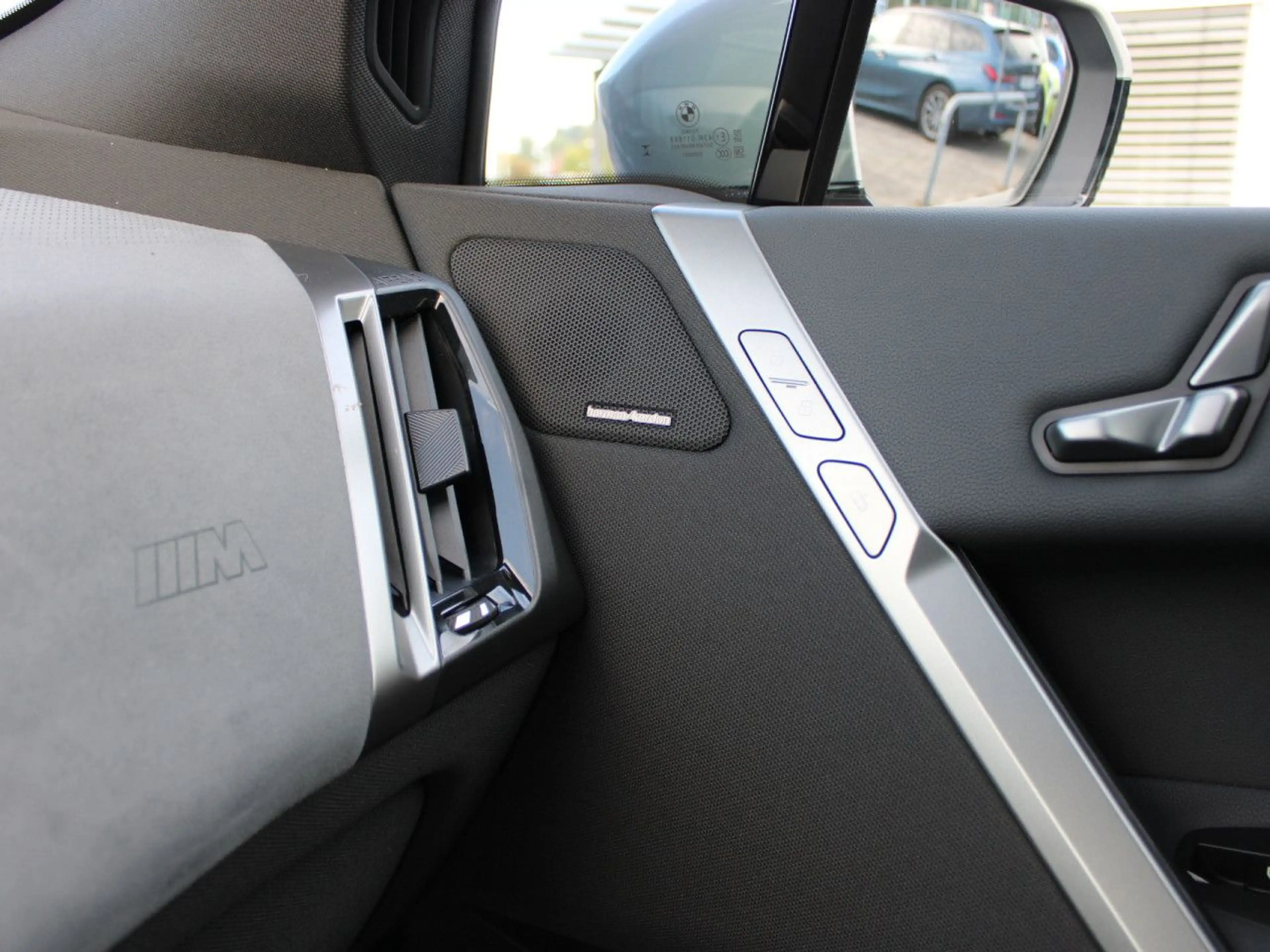 BMW iX xDrive60 Sportpaket HUD Navi LED Klima PDC — photo 15