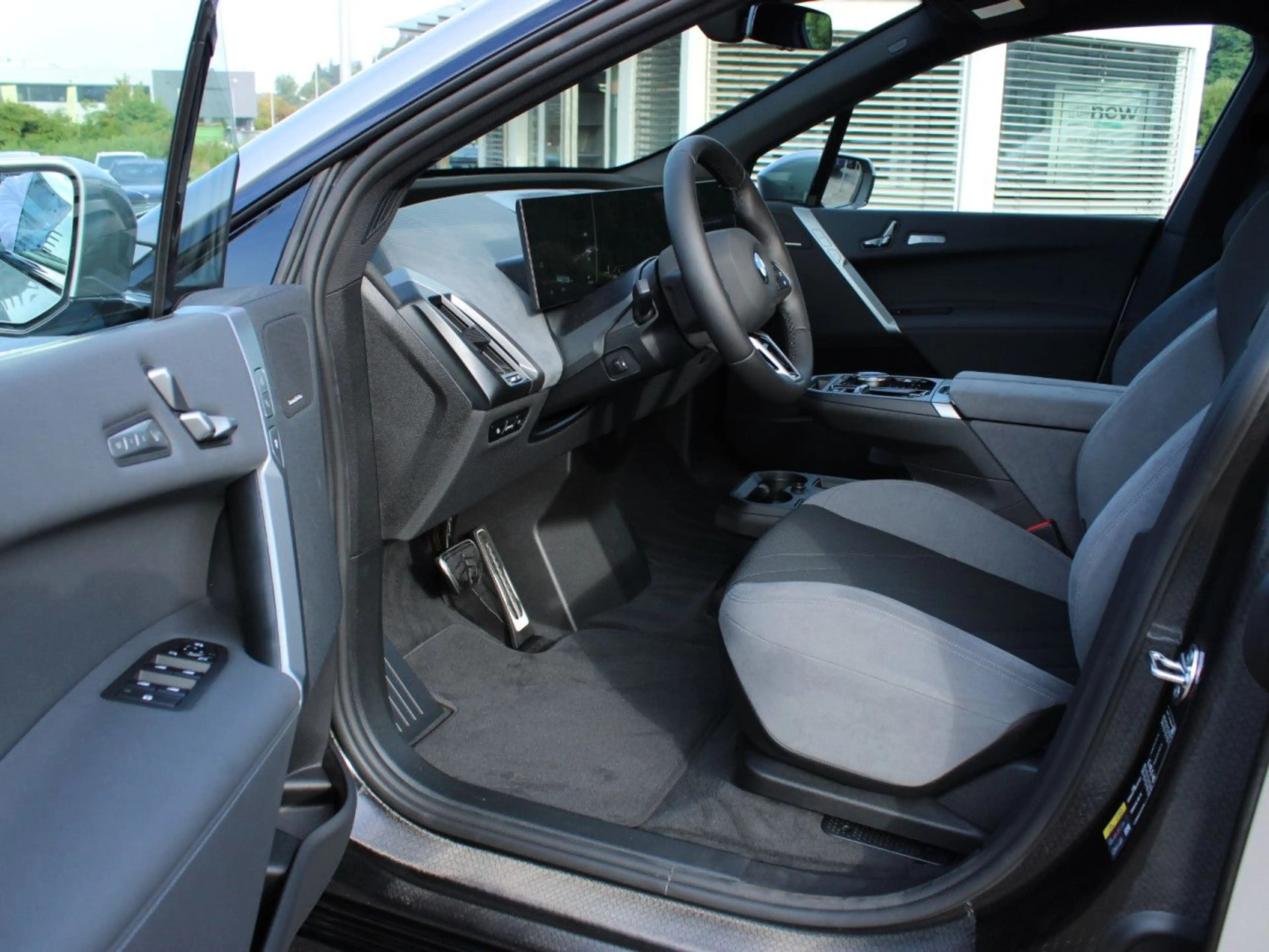 BMW iX xDrive60 Sportpaket HUD Navi LED Klima PDC — photo 10