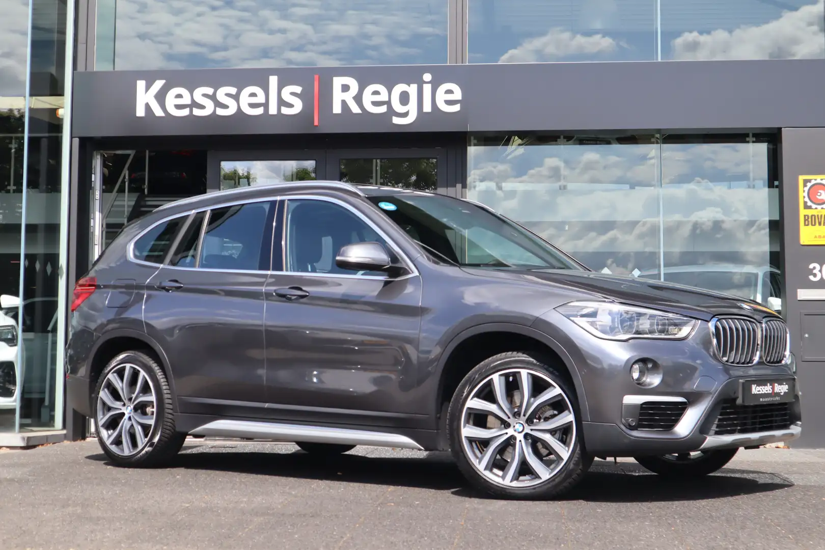 BMW X1 sDrive20i Edition Pano HUD Camera DAB Elec.A-klep Grey - 2