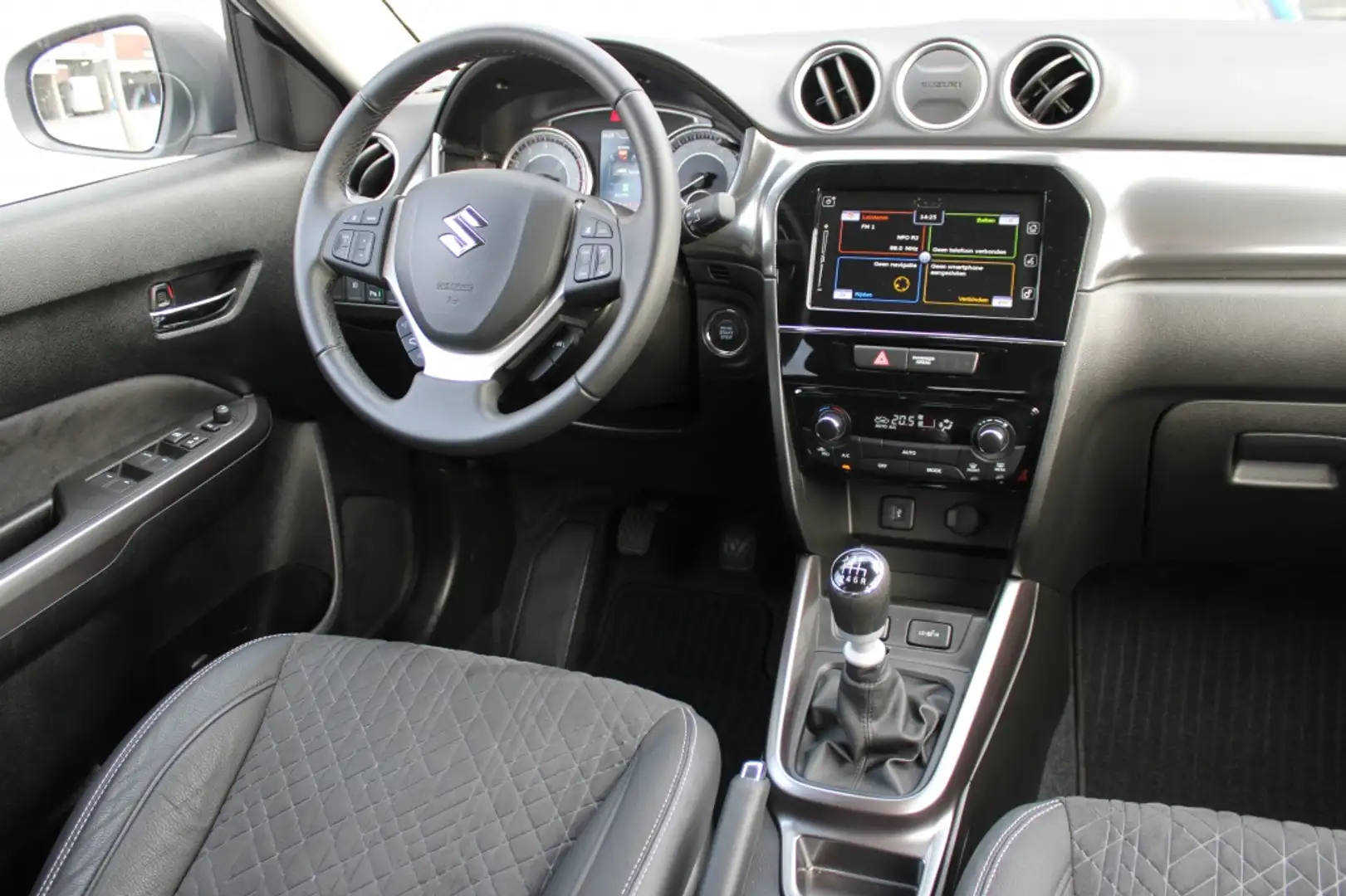Suzuki Vitara 1.4 Boosterjet Style Smart Hybrid | Half Leder | C Zilver - 2
