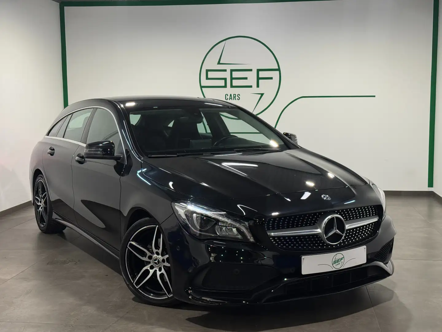 Mercedes-Benz CLA 180 ** PACK AMG ** GPS ** Cuir ** Garantie 12 mois ** Schwarz - 1