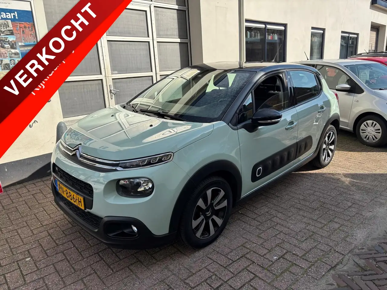 Citroen C3 1.2 PureTech 82pk Shine — photo 1 of 17
