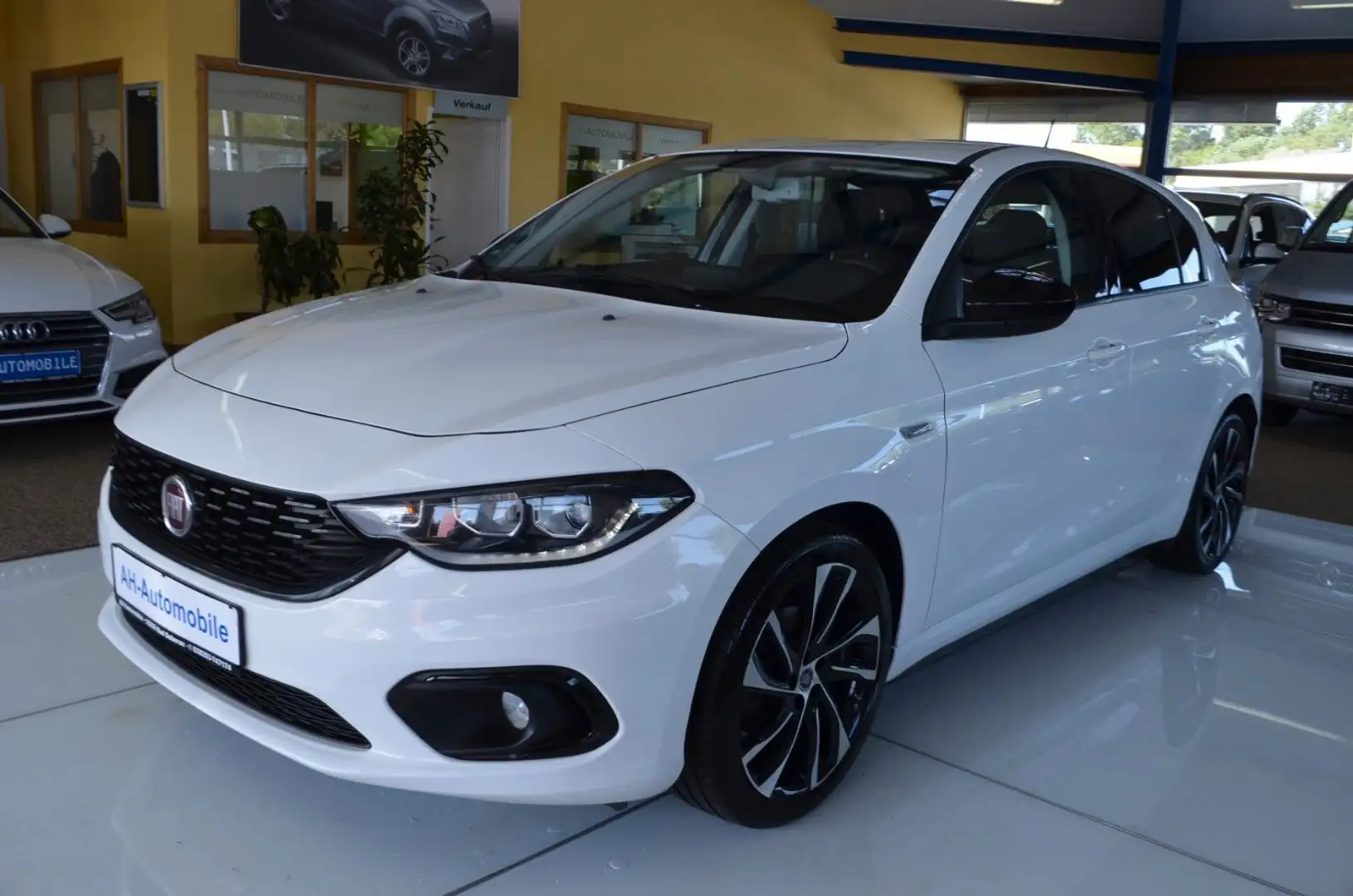 Fiat Tipo S-Design NAVI / TEIL-LEDER / R-KAMERA / PDC Weiß - 1
