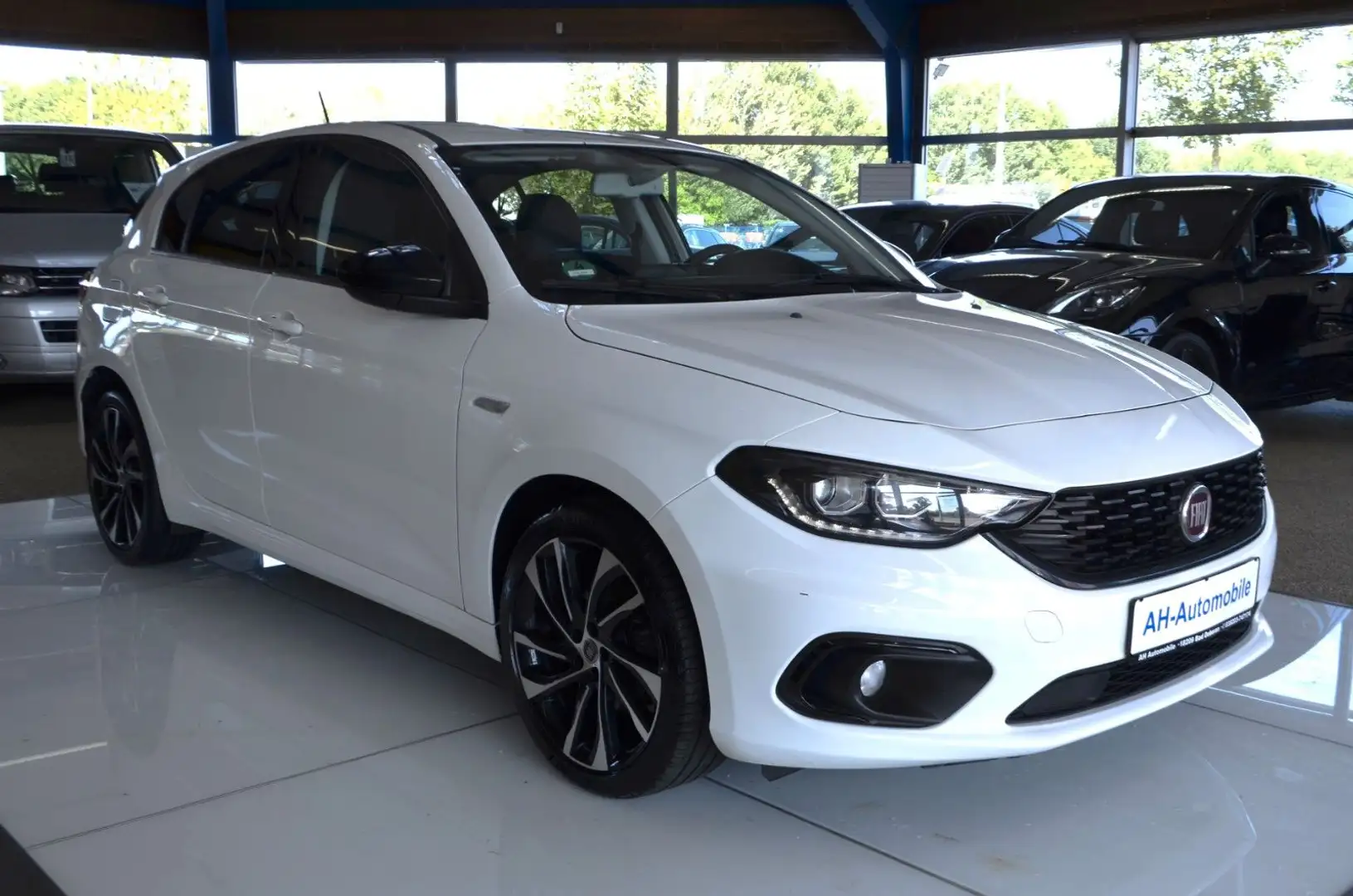 Fiat Tipo S-Design NAVI / TEIL-LEDER / R-KAMERA / PDC Weiß - 2