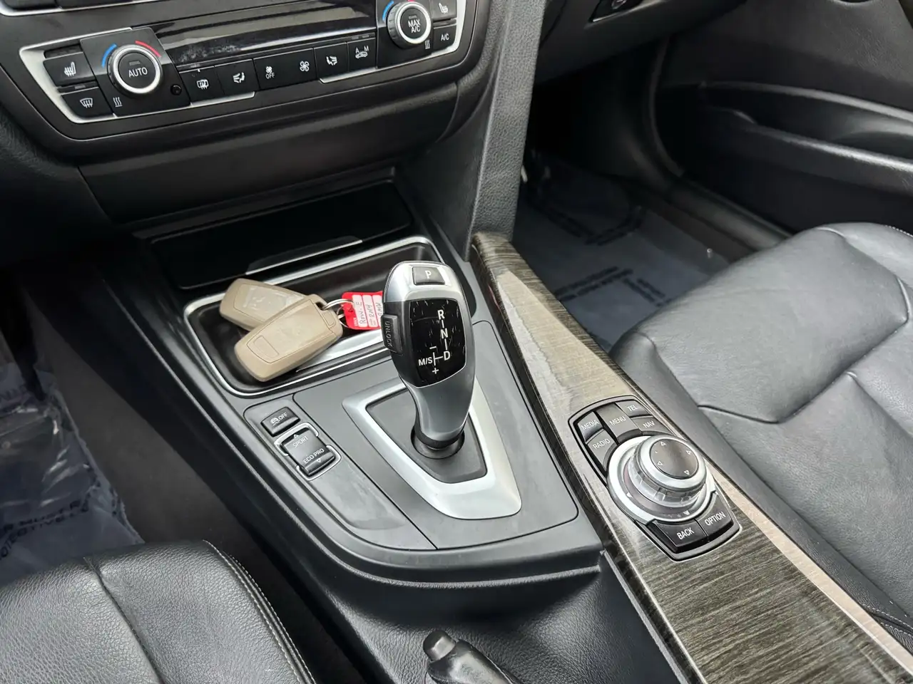 BMW 3 Series снимка BMW 3 Series