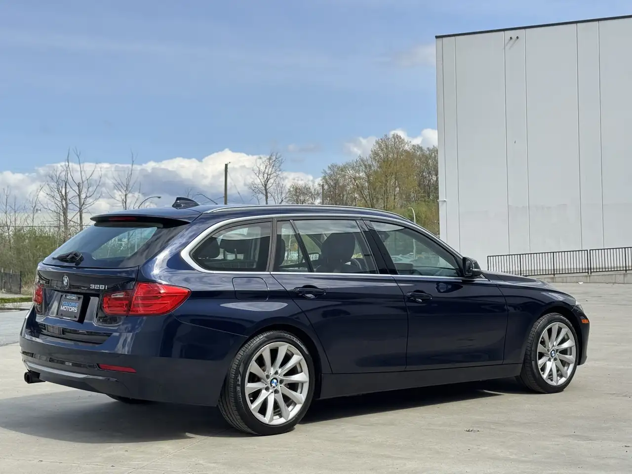 BMW 3 Series снимка BMW 3 Series