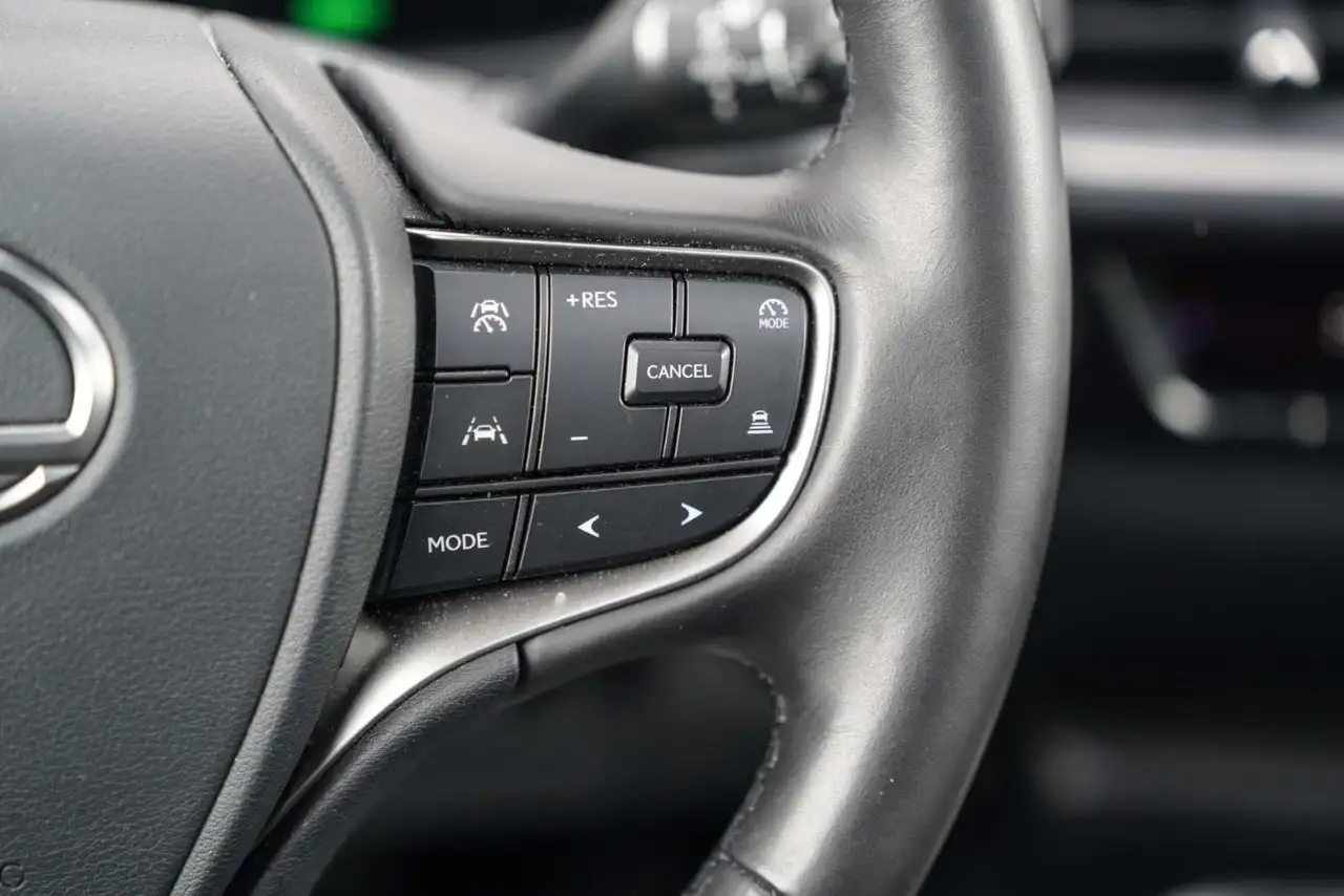 Lexus UX снимка Lexus UX