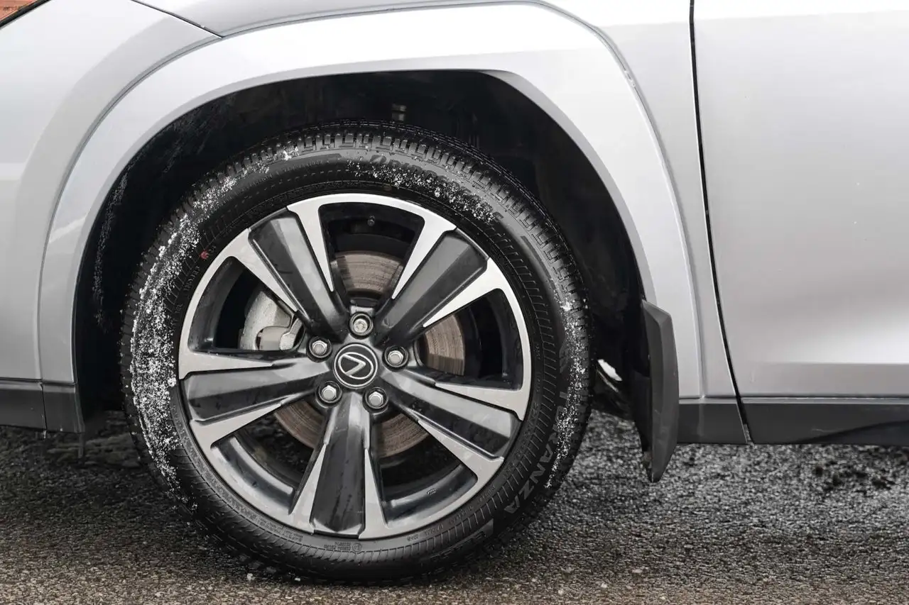 Lexus UX снимка Lexus UX