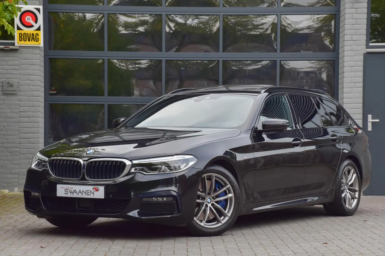 BMW 540 5-serie Touring 540i xDrive High Executive Zwart - 1