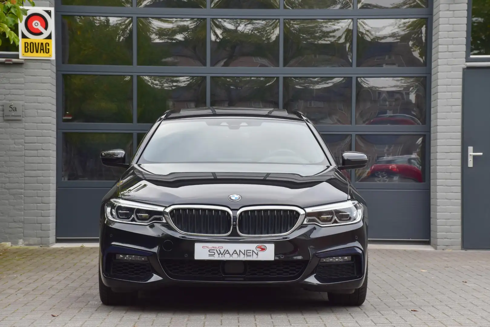 BMW 540 5-serie Touring 540i xDrive High Executive Zwart - 2
